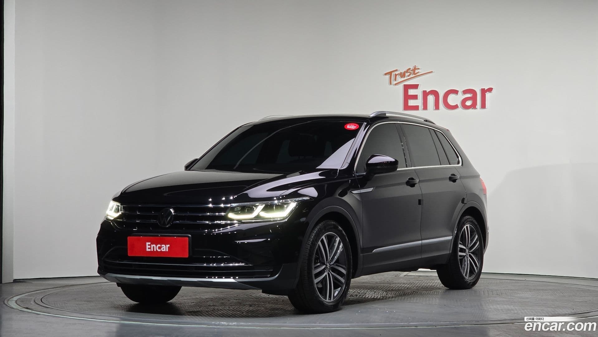 Main__Slider__Photo:Tiguan Volkswagen 2023.6-0