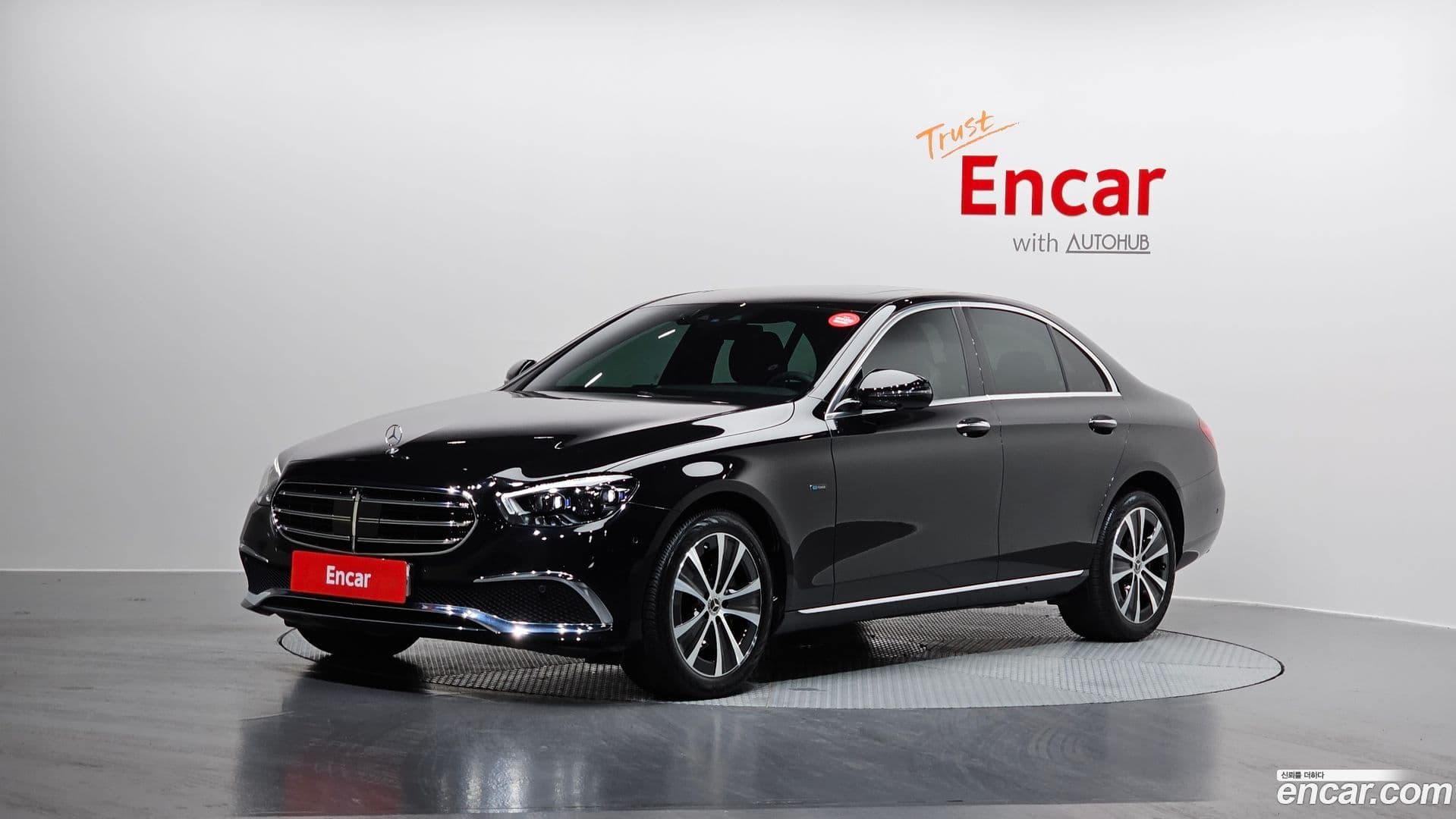 Main__Slider__Photo:E-Class Mercedes-Benz 2020.11-0