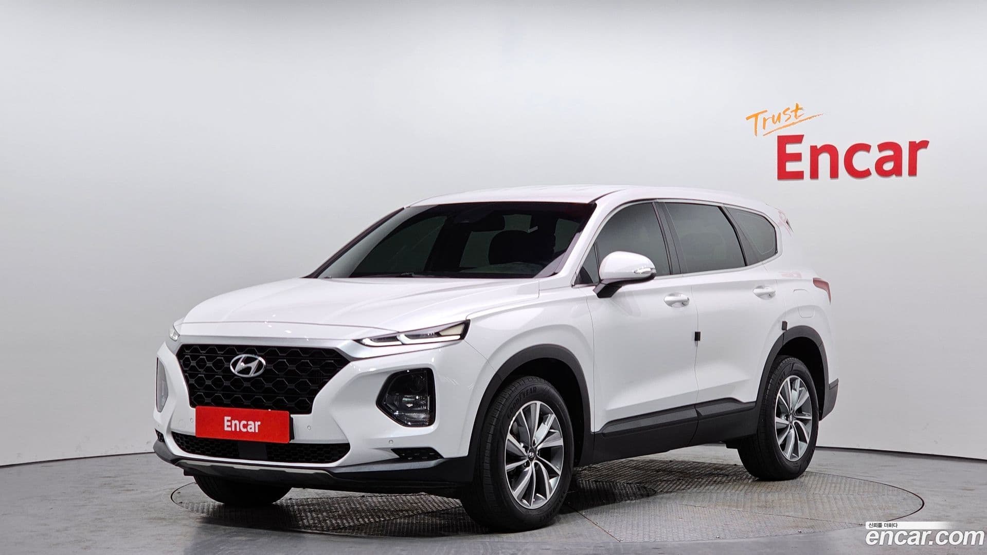 Main__Slider__Photo:Santafe Hyundai 2019.3-0
