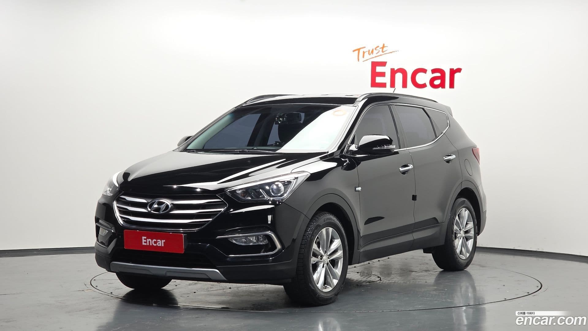 Main__Slider__Photo:Santafe Hyundai 2016.0-0