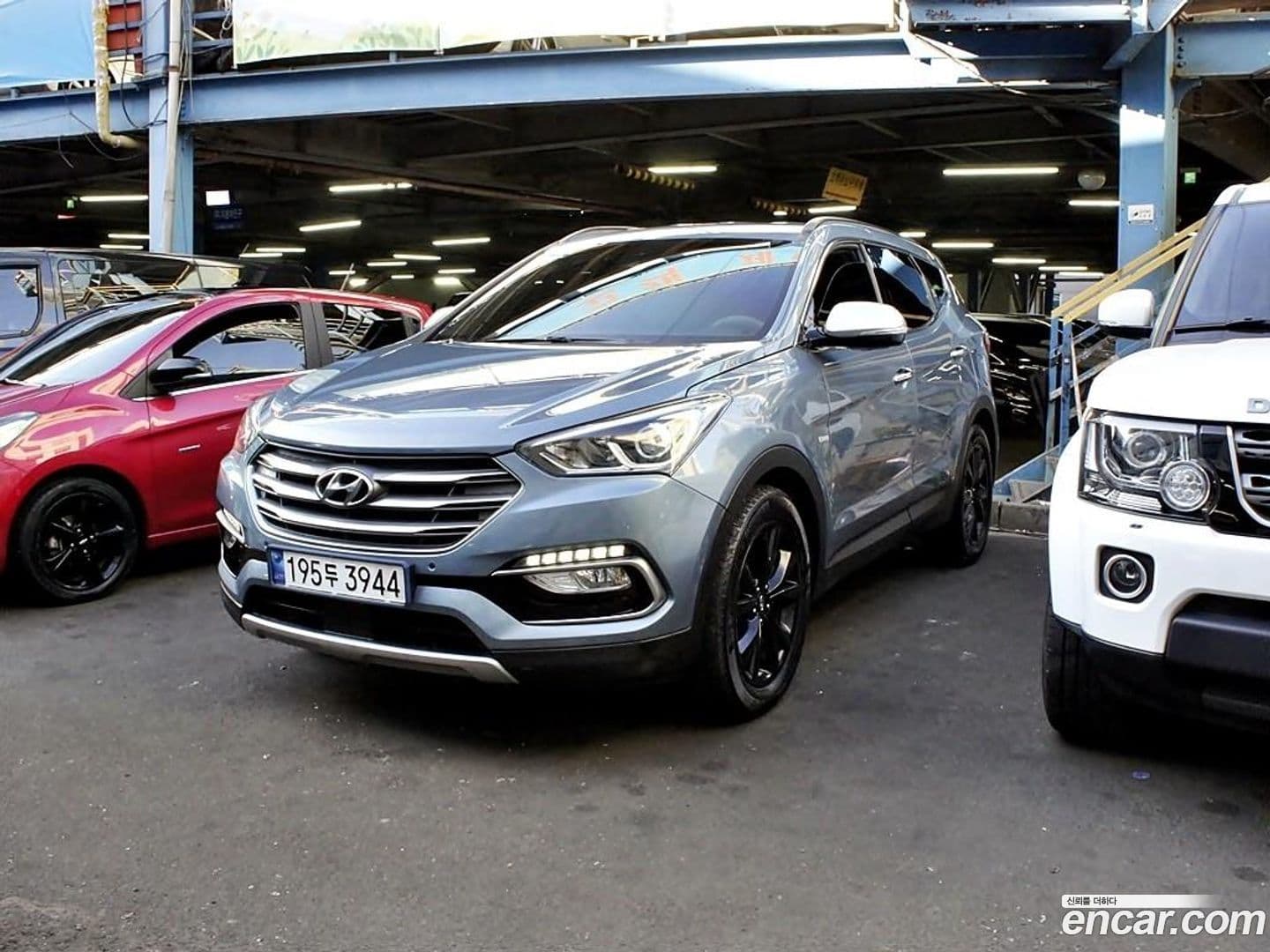 Main__Slider__Photo:Santafe Hyundai 2016.11-0