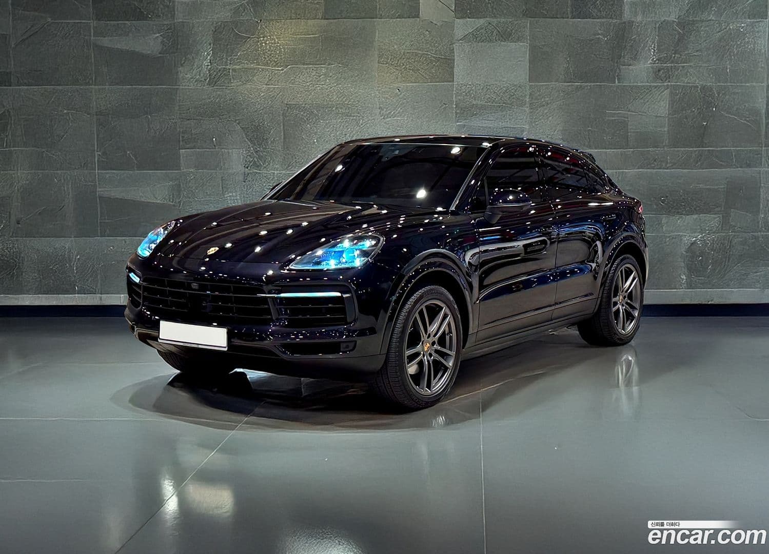 Main__Slider__Photo:Cayenne Porsche 2020.3-0