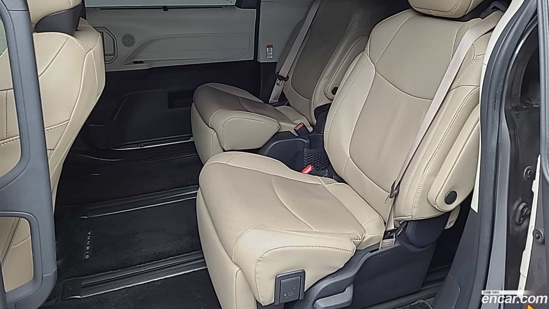 Sienna Toyota 2023.3-OPTION-015