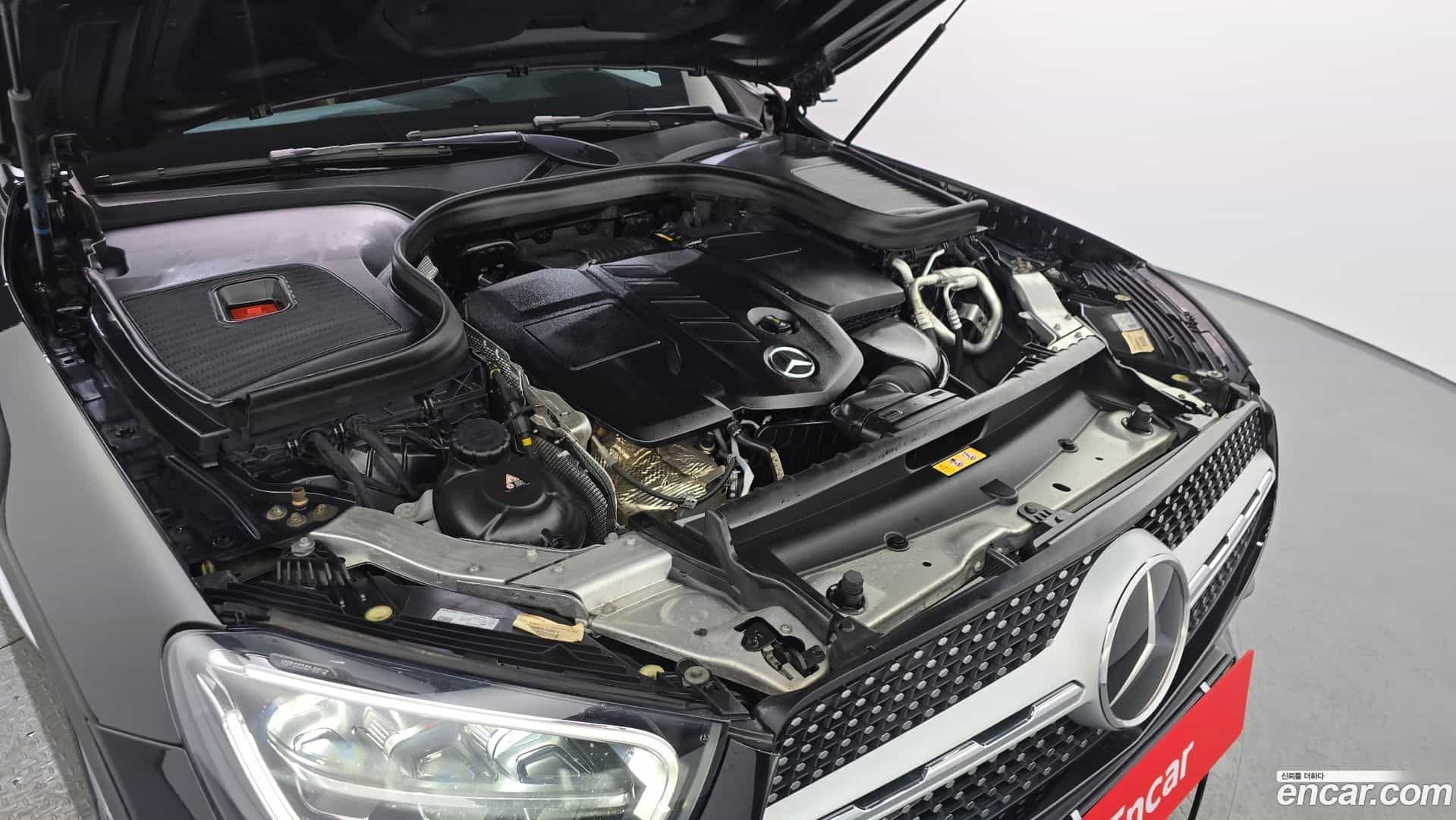 GLC-Class Mercedes-Benz 2021.2-INNER-006
