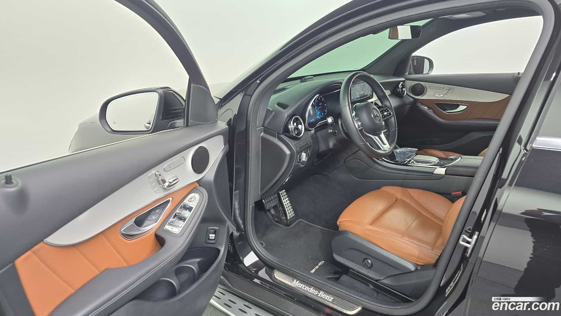 GLC-Class Mercedes-Benz 2021.2-INNER-010