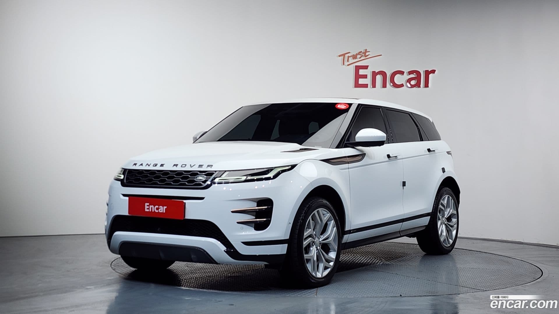 Main__Slider__Photo:Range Rover Evoque Land Rover 2019.7-0