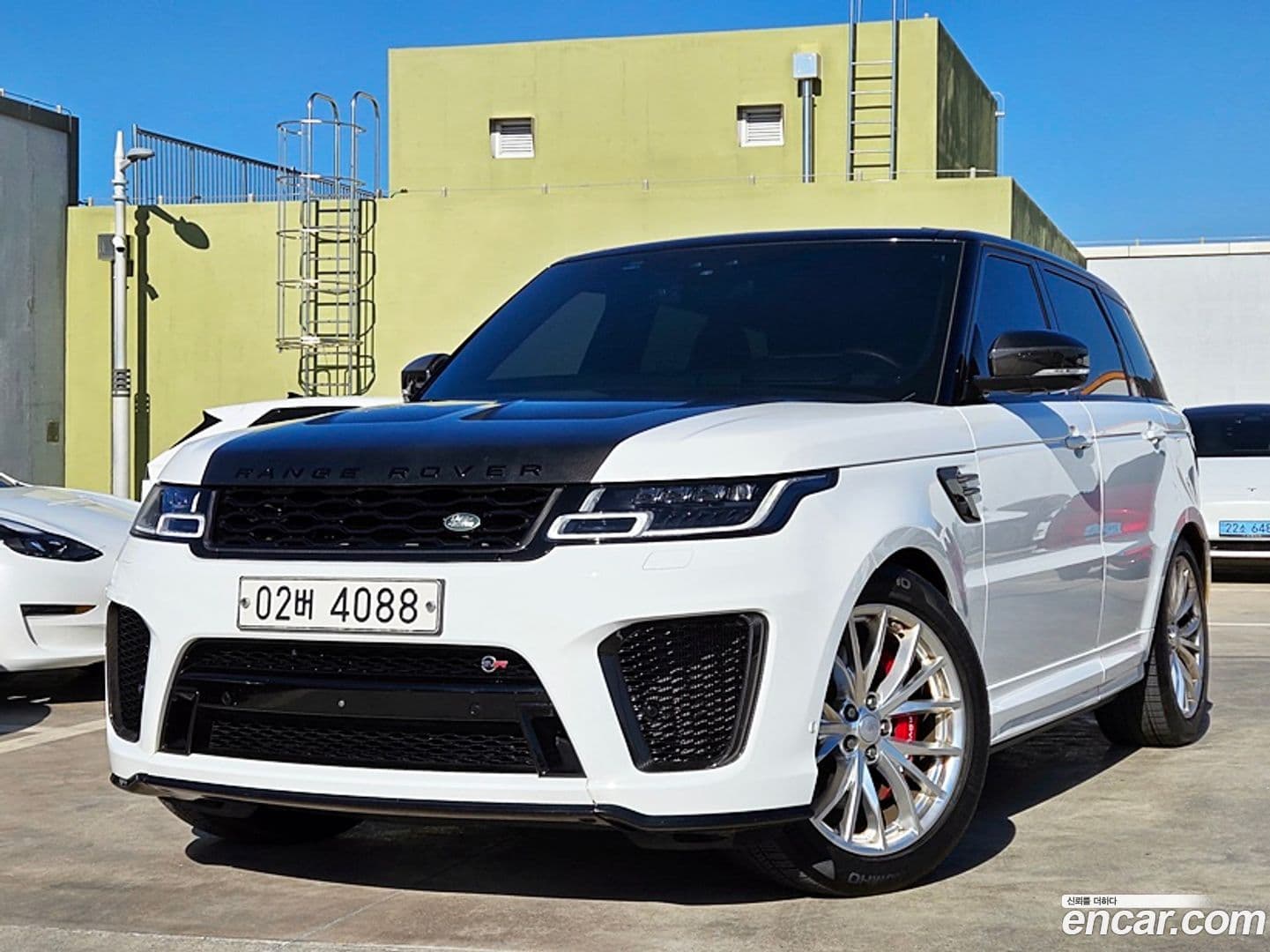 Main__Slider__Photo:Range Rover Sport Land Rover 2018.6-0