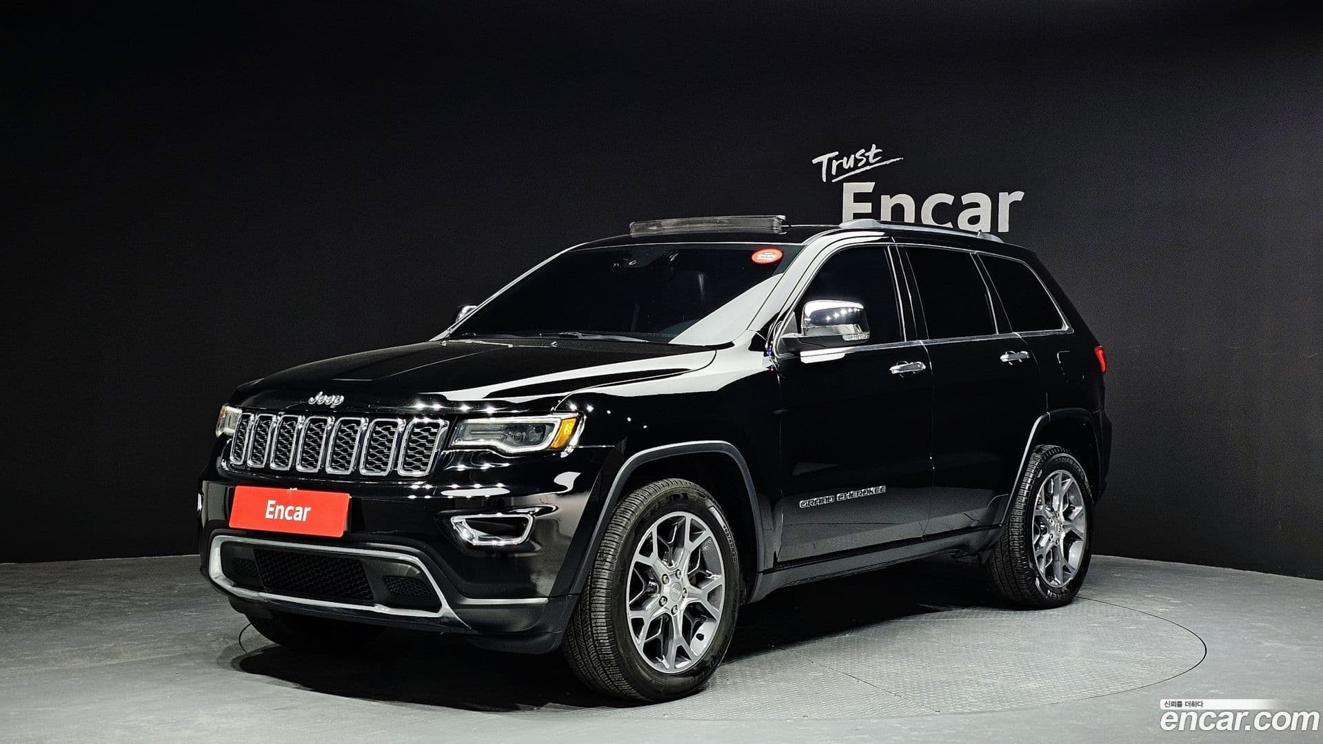 Main__Slider__Photo:Cherokee Jeep 2019.3-0