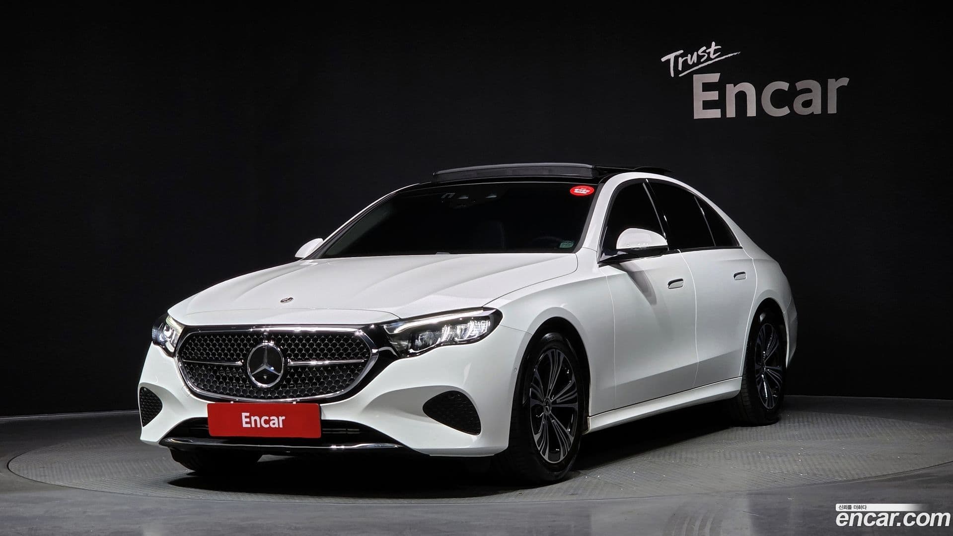 Main__Slider__Photo:E-Class Mercedes-Benz 2024.8-0