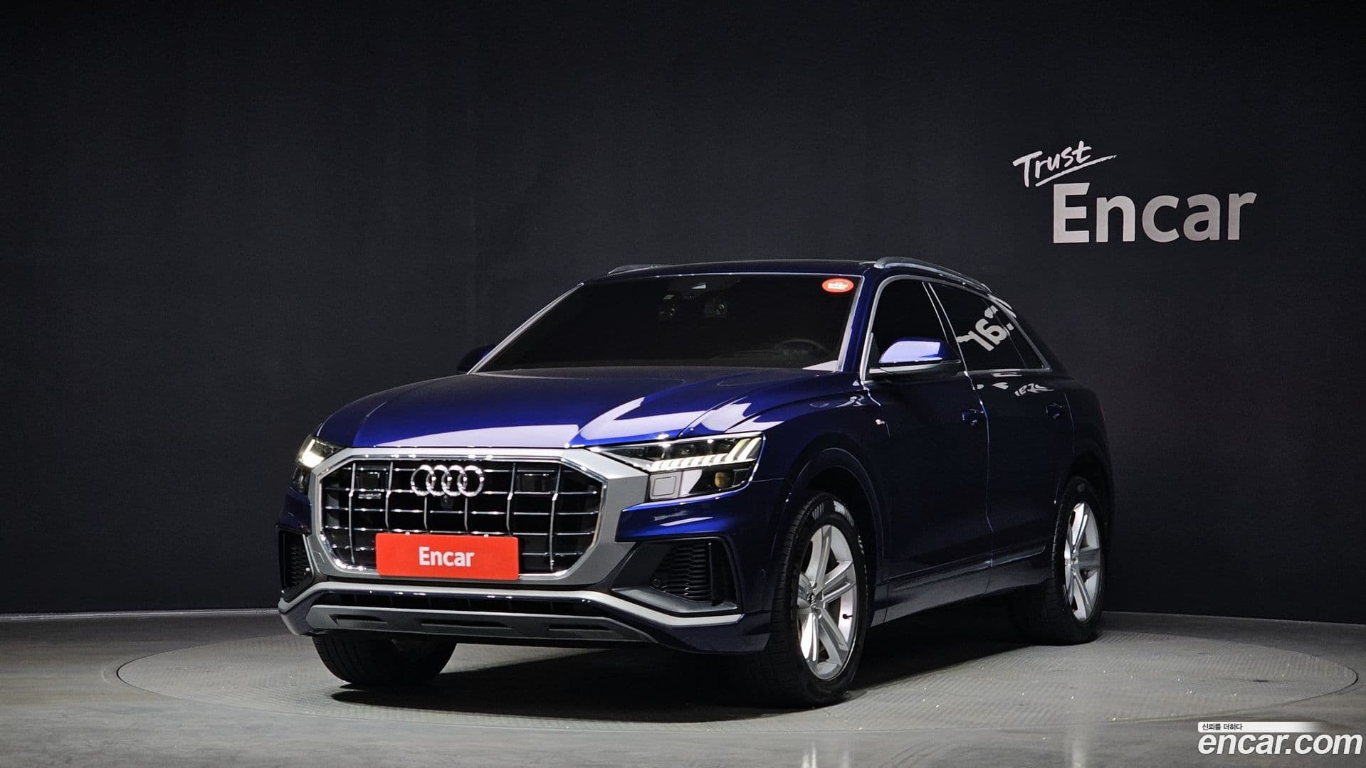 Main__Slider__Photo:Q8 Audi 2021.9-0