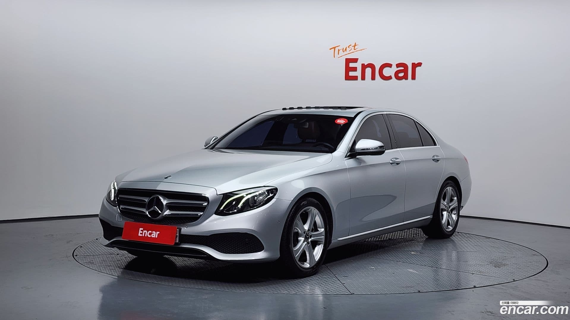 Main__Slider__Photo:E-Class Mercedes-Benz 2018.2-0