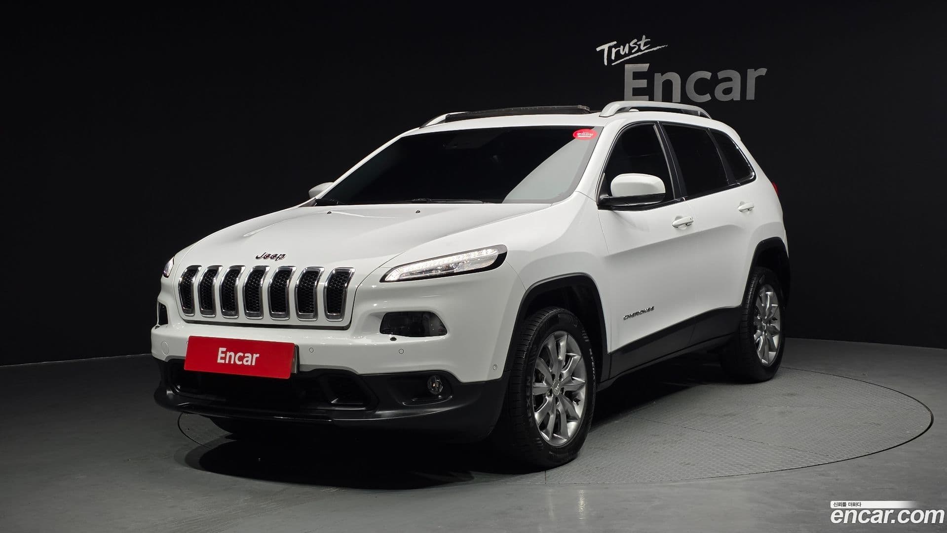 Main__Slider__Photo:Cherokee Jeep 2018.0-0
