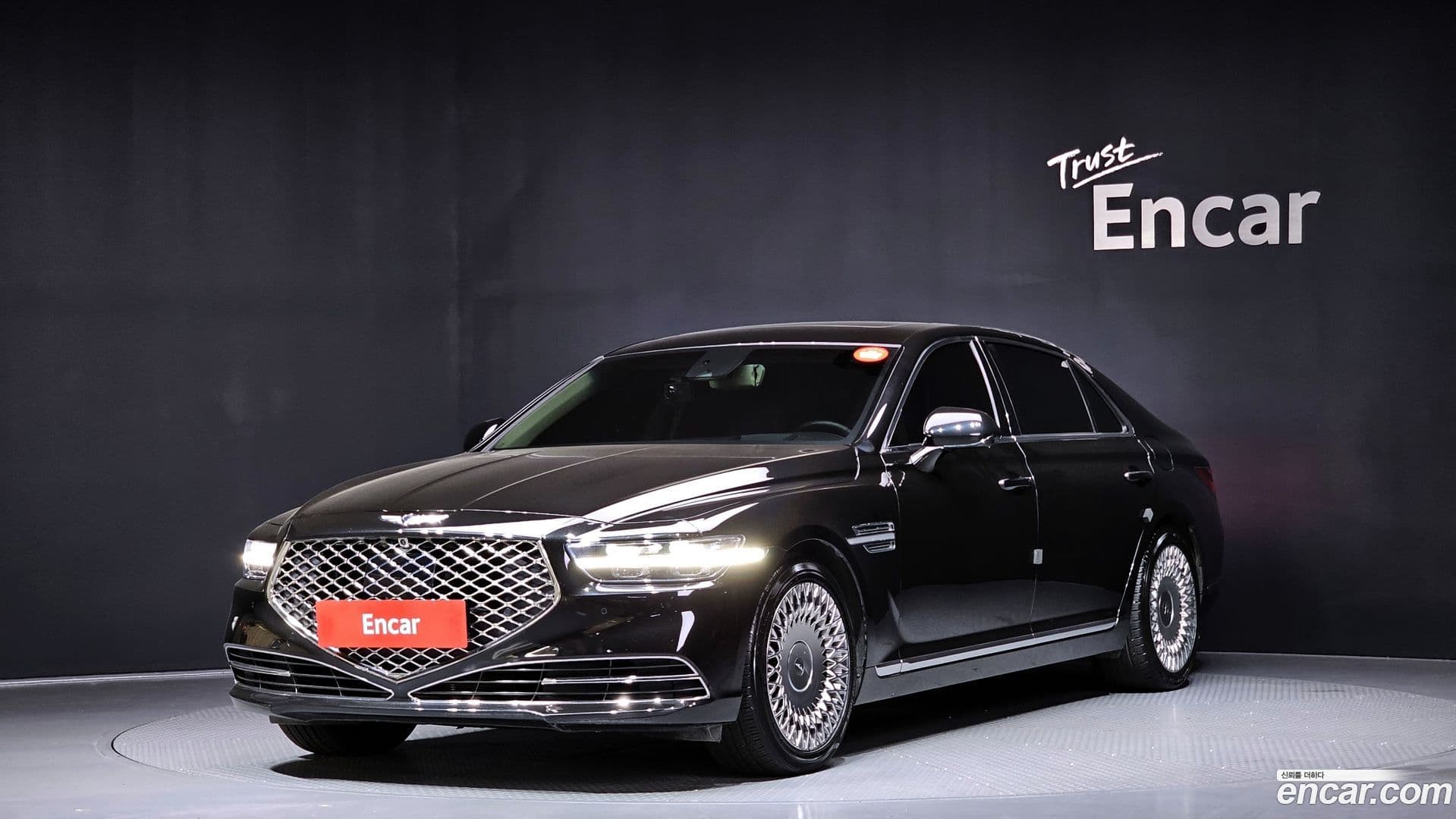 Main__Slider__Photo:G90 Genesis 2019.1-0