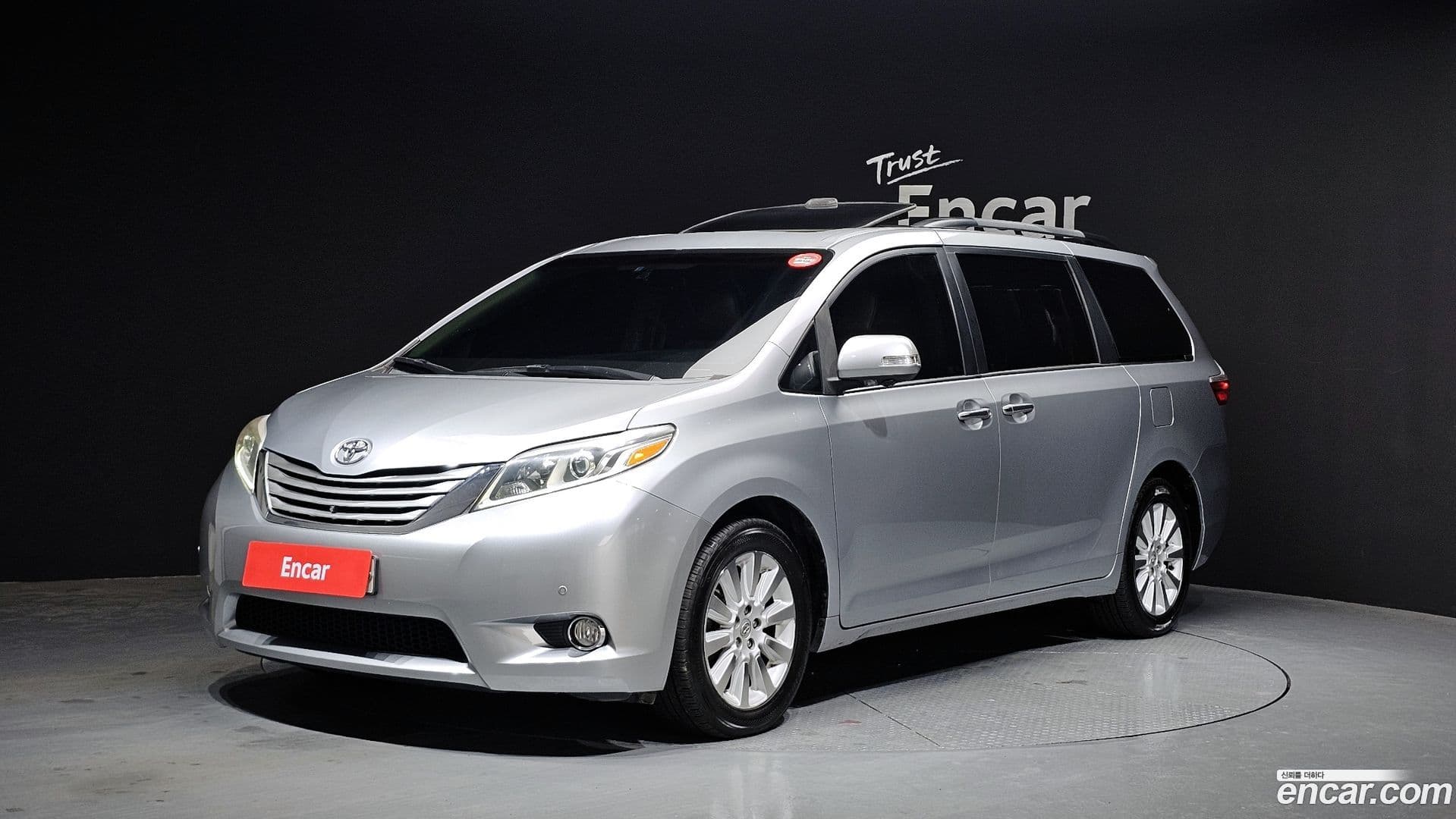 Main__Slider__Photo:Sienna Toyota 2015.11-0