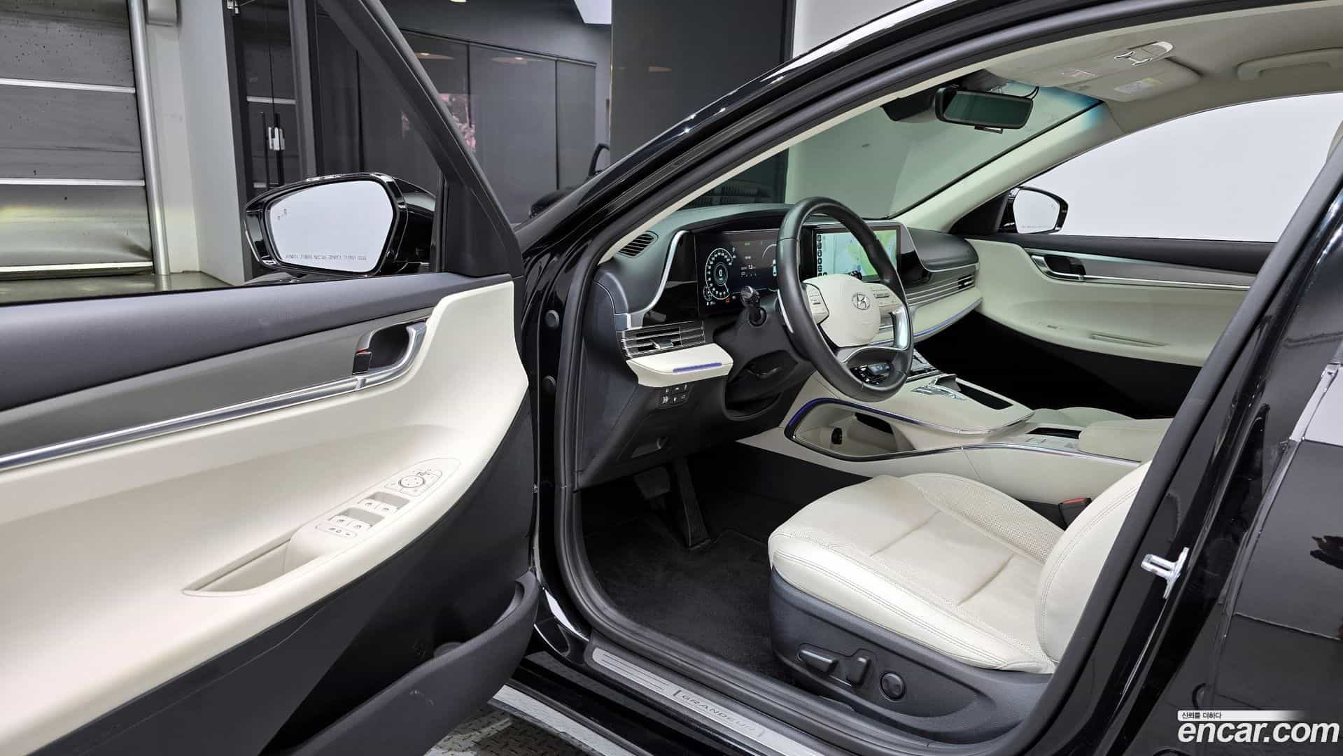 Grandeur Hyundai 2022.1-OPTION-015