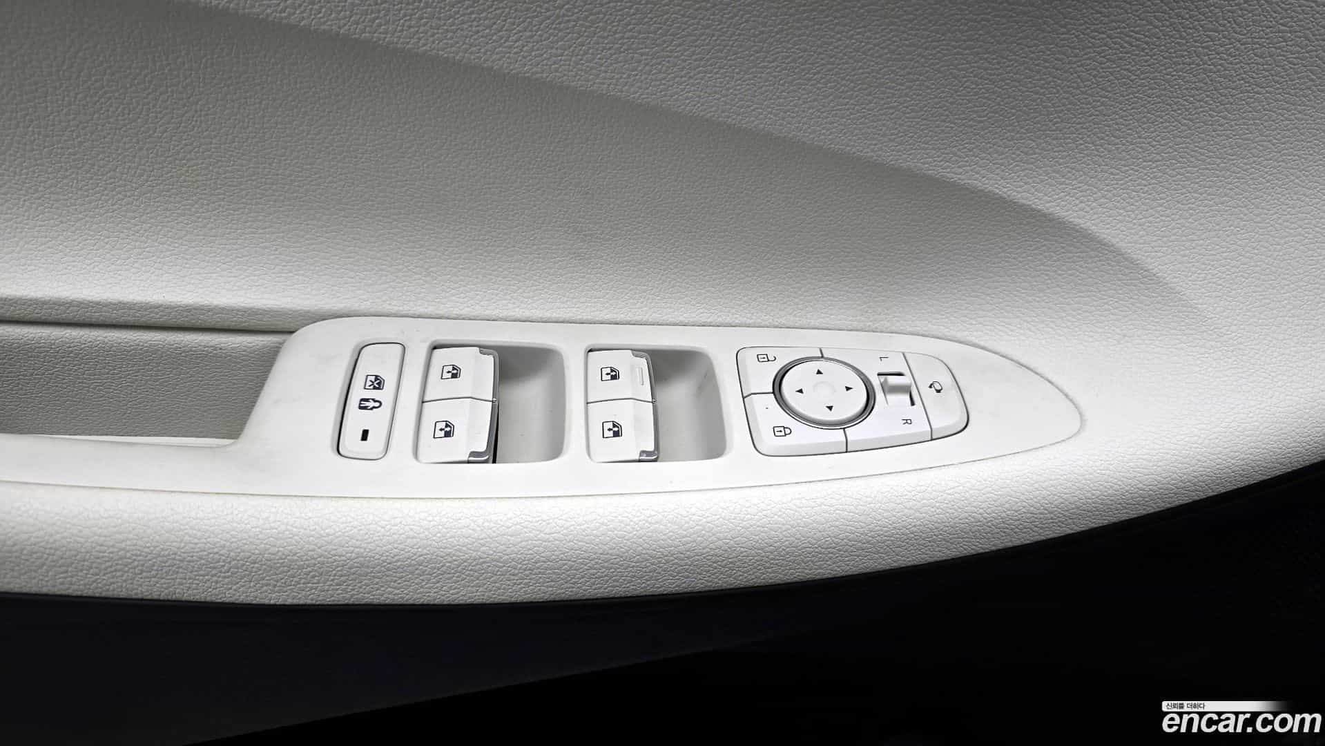 Grandeur Hyundai 2022.1-OPTION-022