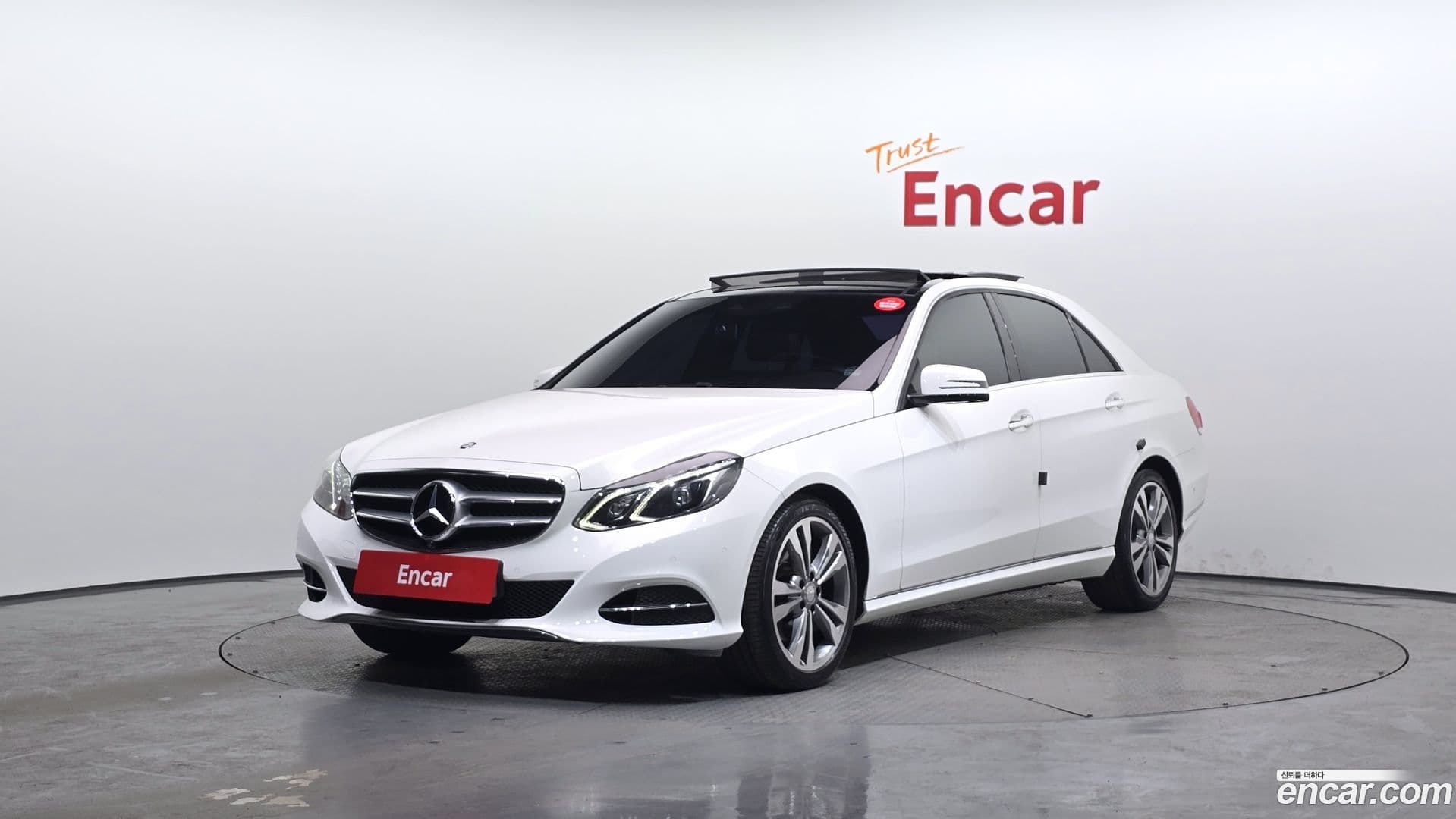 Main__Slider__Photo:E-Class Mercedes-Benz 2015.3-0