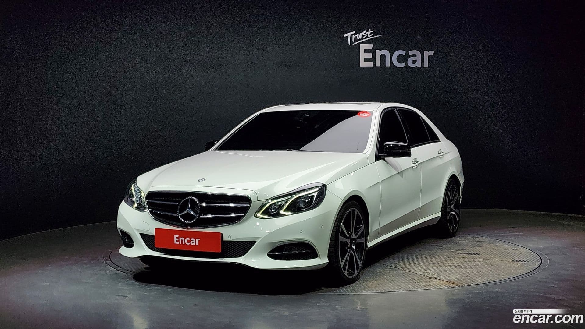 Main__Slider__Photo:E-Class Mercedes-Benz 2015.10-0
