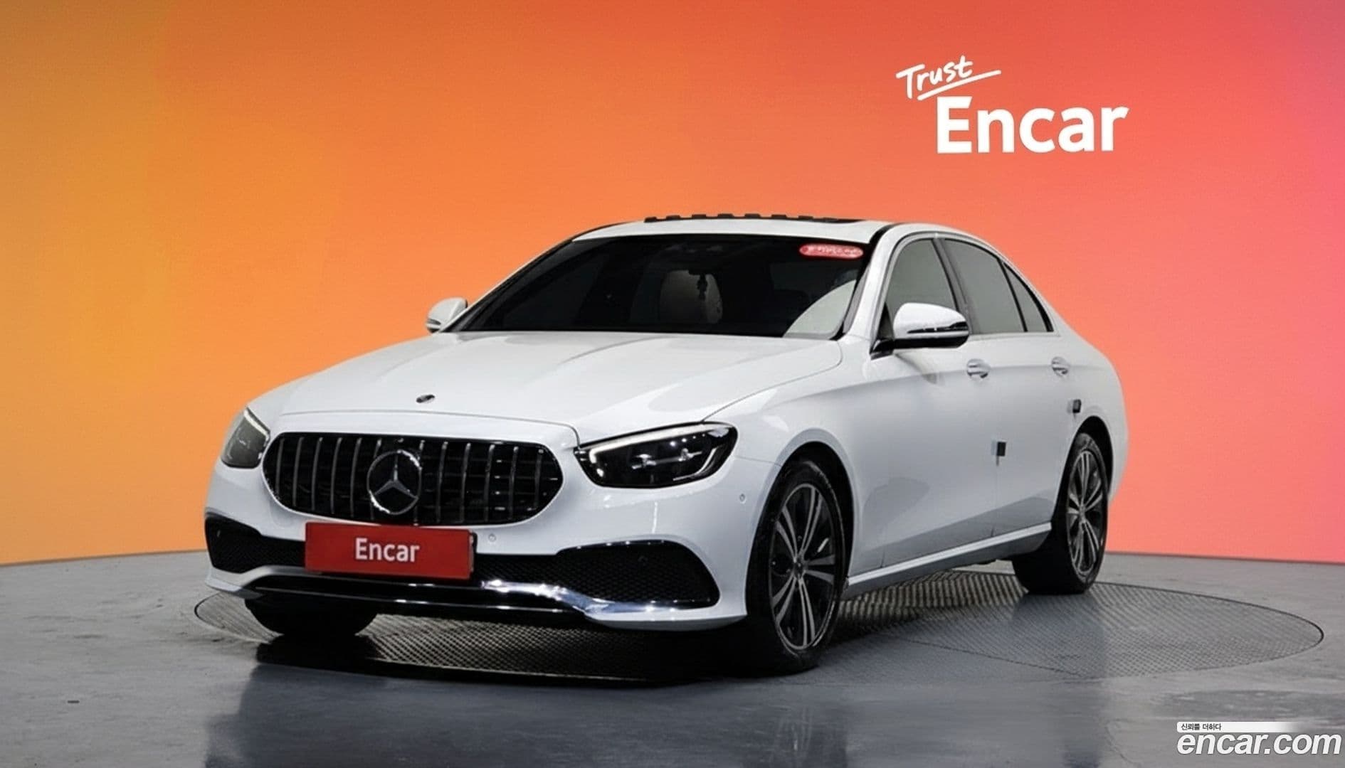 Main__Slider__Photo:E-Class Mercedes-Benz 2020.11-0