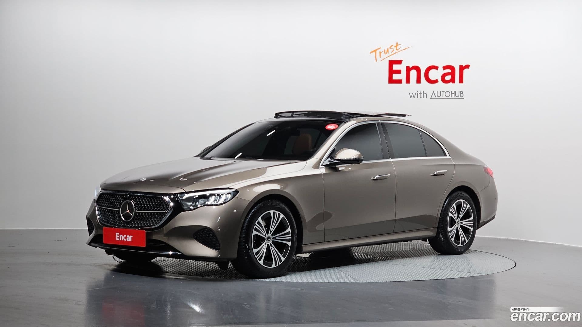 Main__Slider__Photo:E-Class Mercedes-Benz 2025.4-0