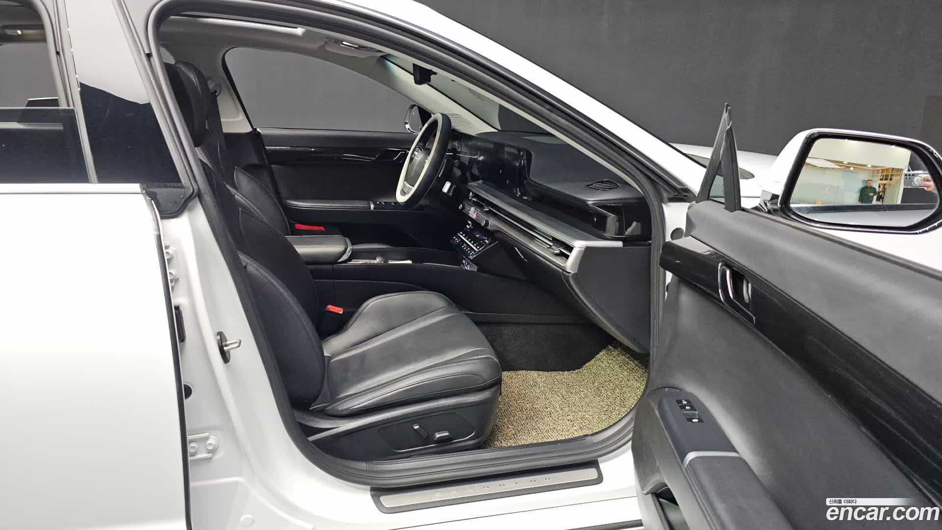 Grandeur Hyundai 2023.0-OPTION-015