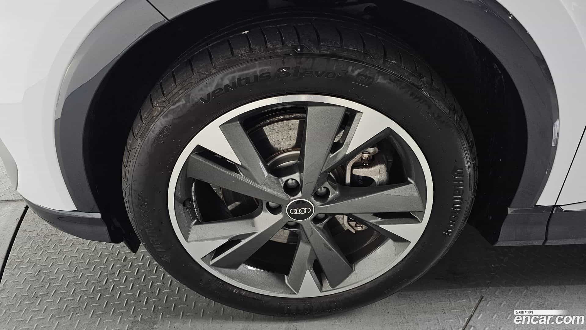 Q4 e-tron Audi 2023.8-OUTER-005