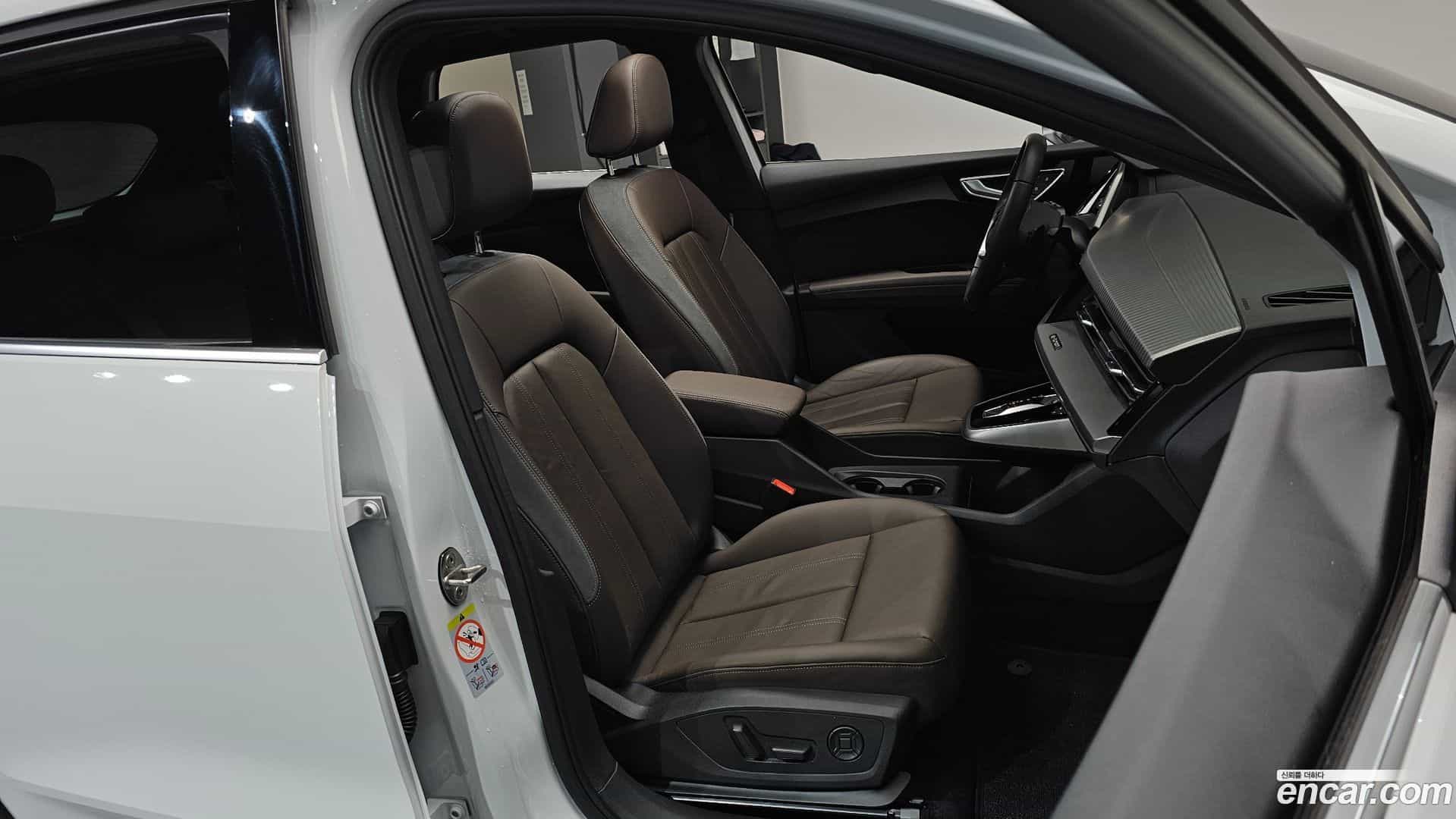 Q4 e-tron Audi 2023.8-INNER-010