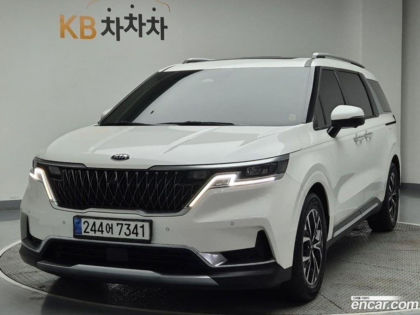 Main__Slider__Photo:Canival Kia 2021.1-0