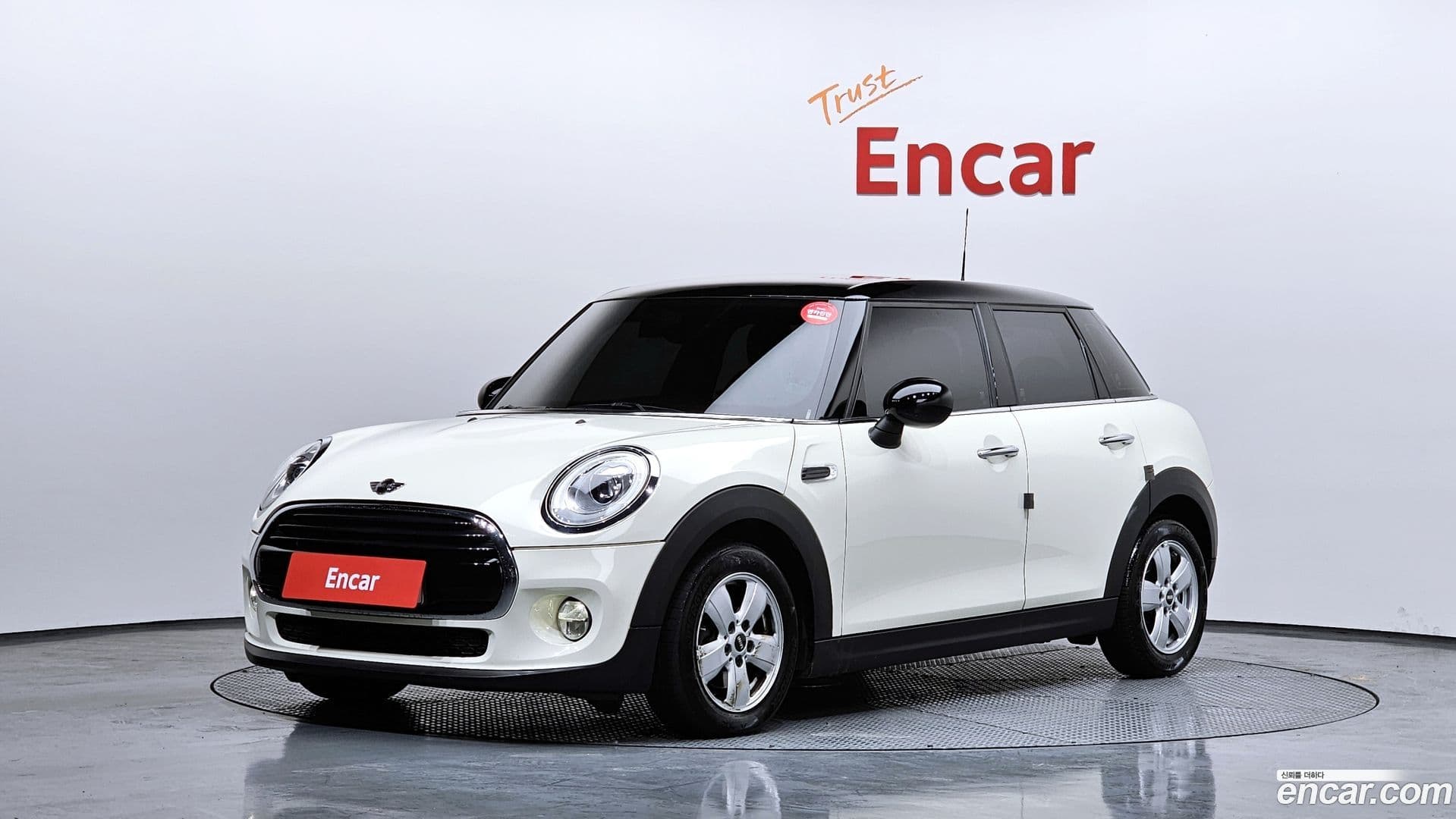 Main__Slider__Photo:Cooper Mini 2017.10-0