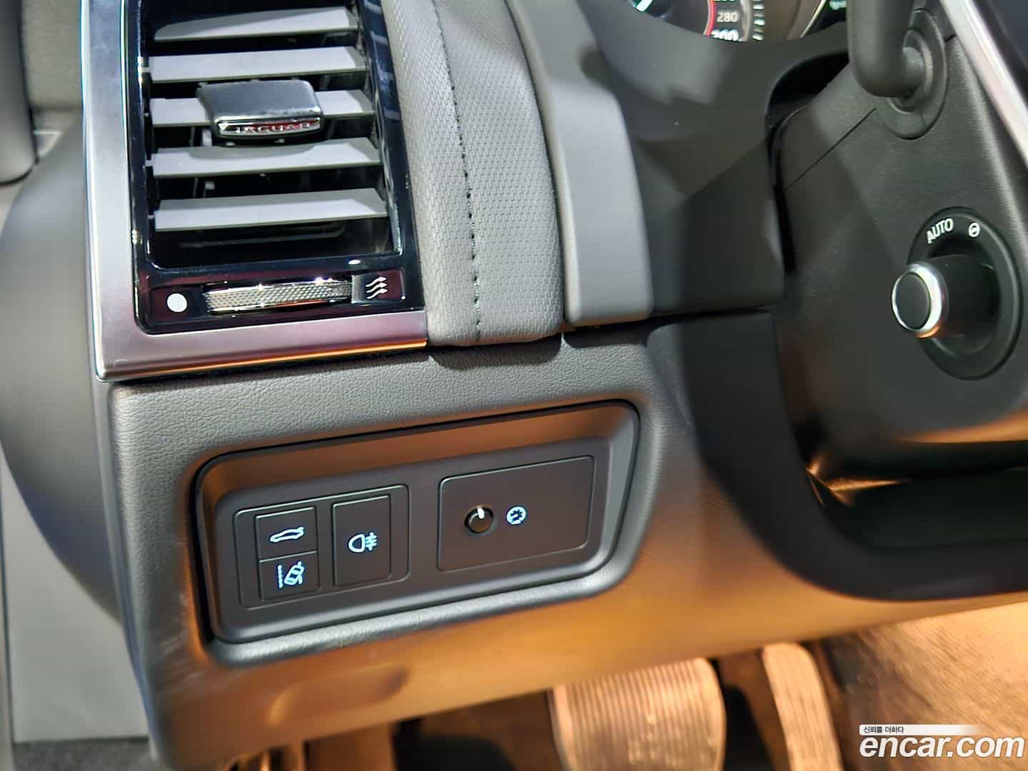F-TYPE Jaguar 2019.1-INNER-007