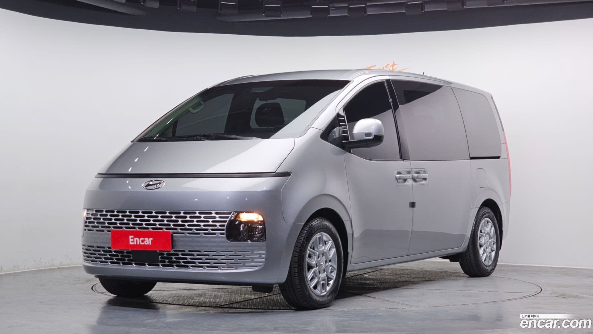 Main__Slider__Photo:Staria Hyundai 2022.0-0