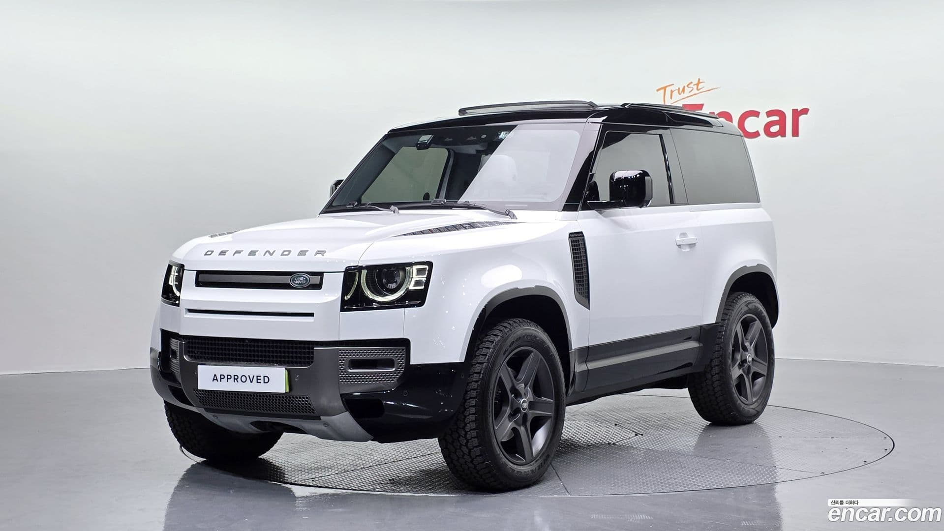 Main__Slider__Photo:Defender Land Rover 2025.7-0