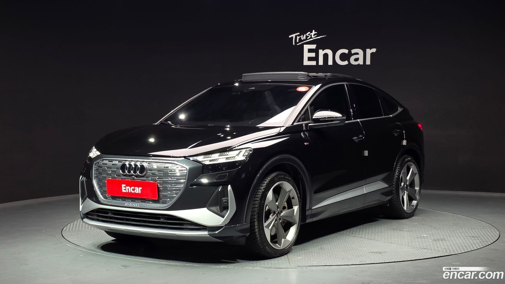 Main__Slider__Photo:Q4 e-tron Audi 2025.4-0