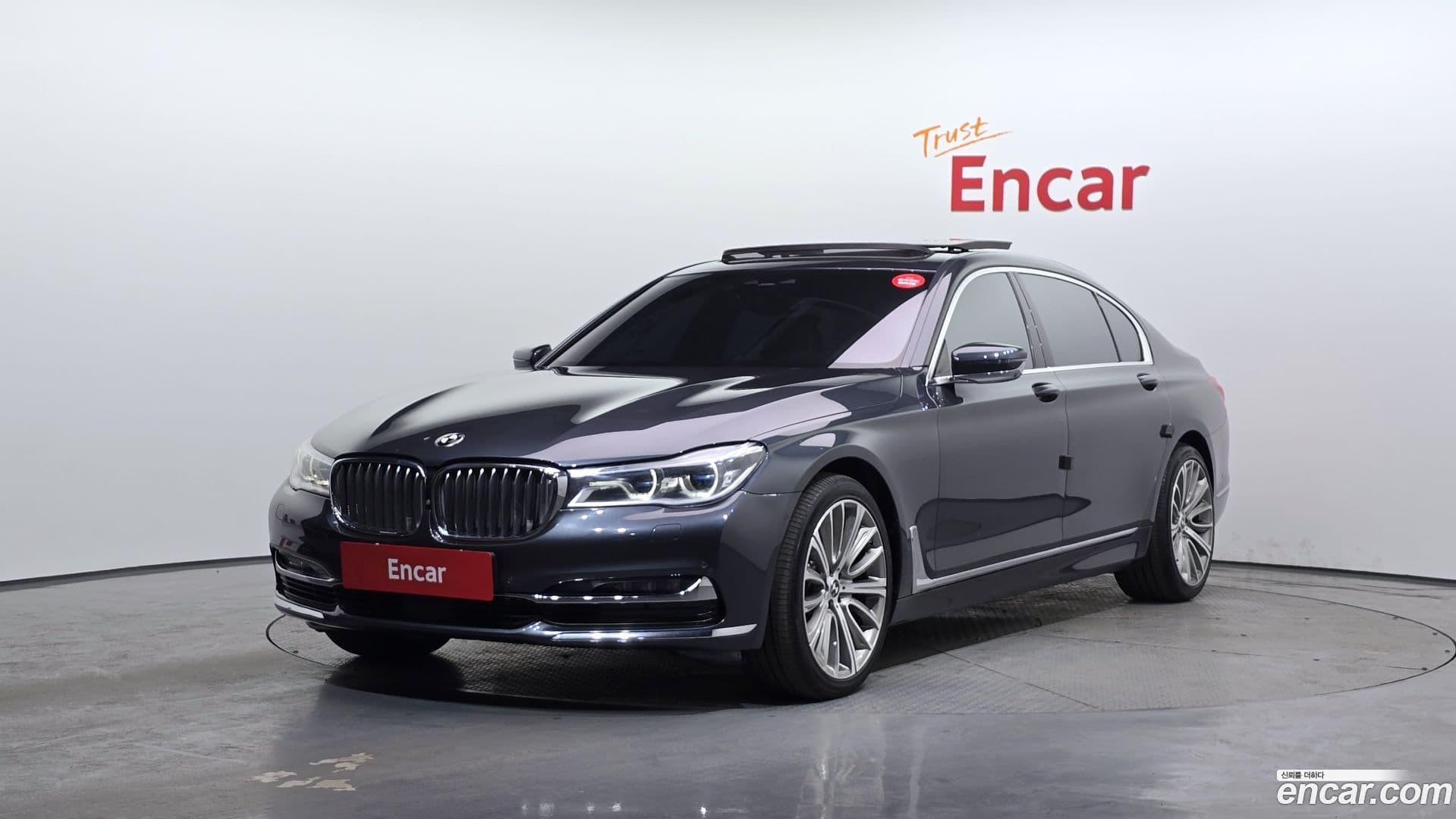 Main__Slider__Photo:7-Series BMW 2017.9-0