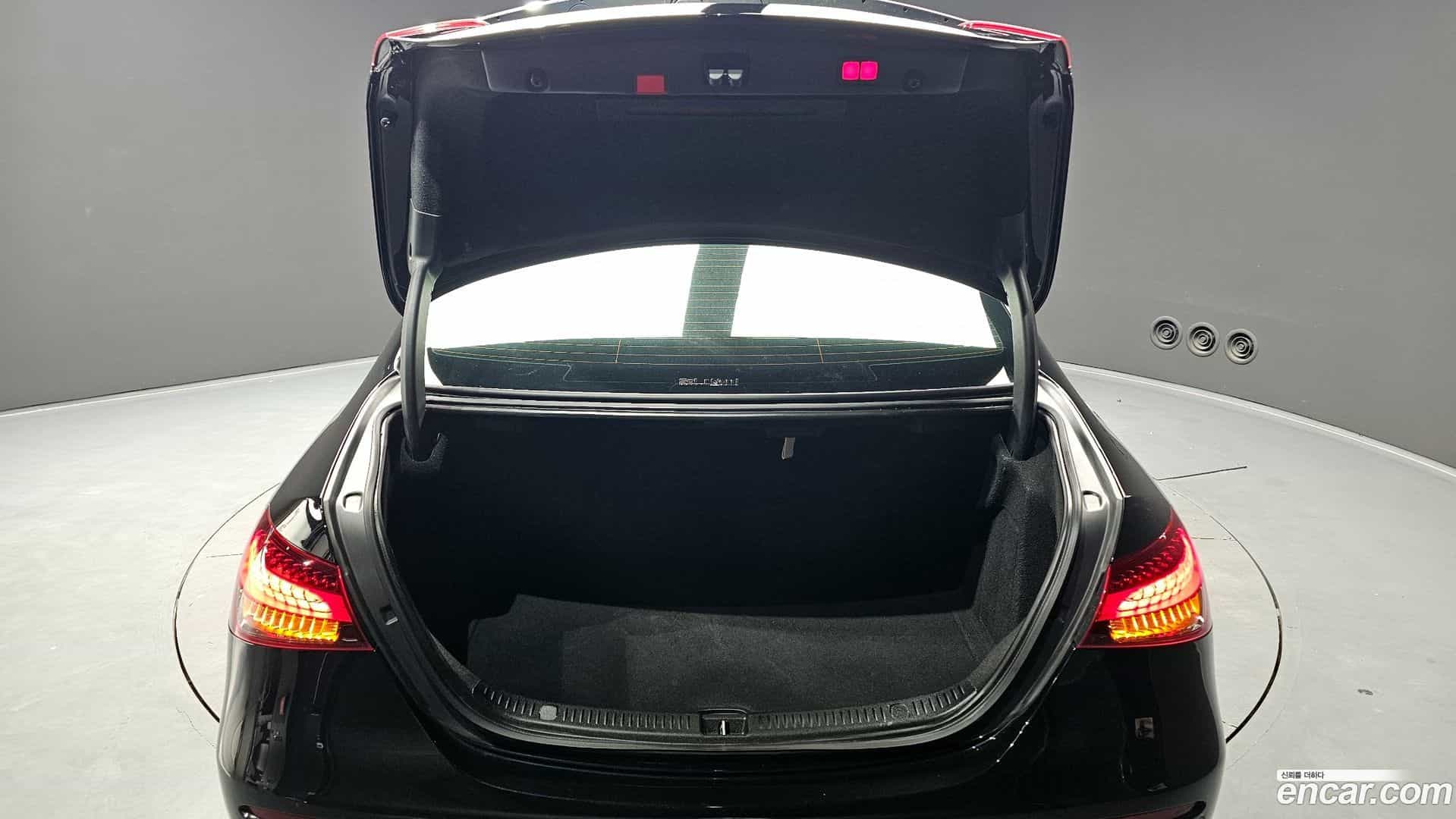 E-Class Mercedes-Benz 2022.4-OPTION-024