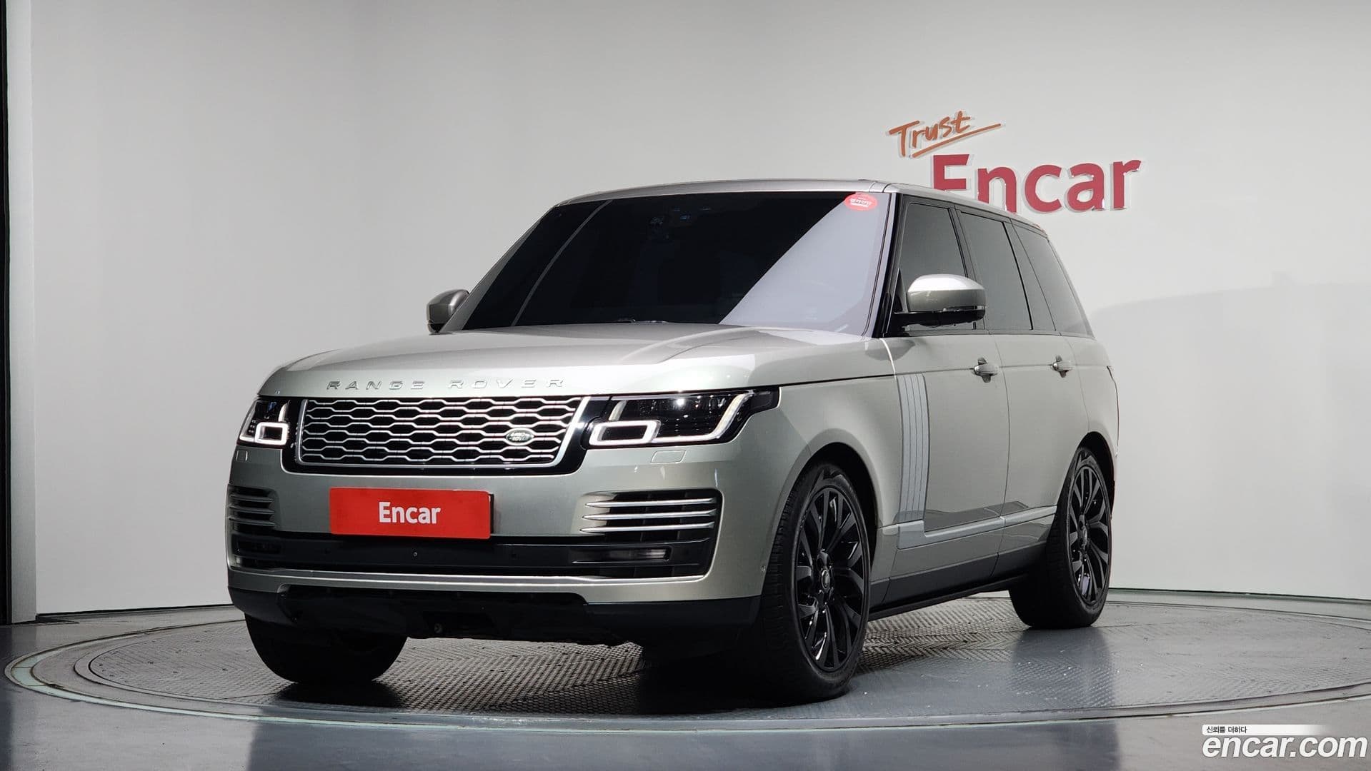 Main__Slider__Photo:Range Rover Land Rover 2018.9-0