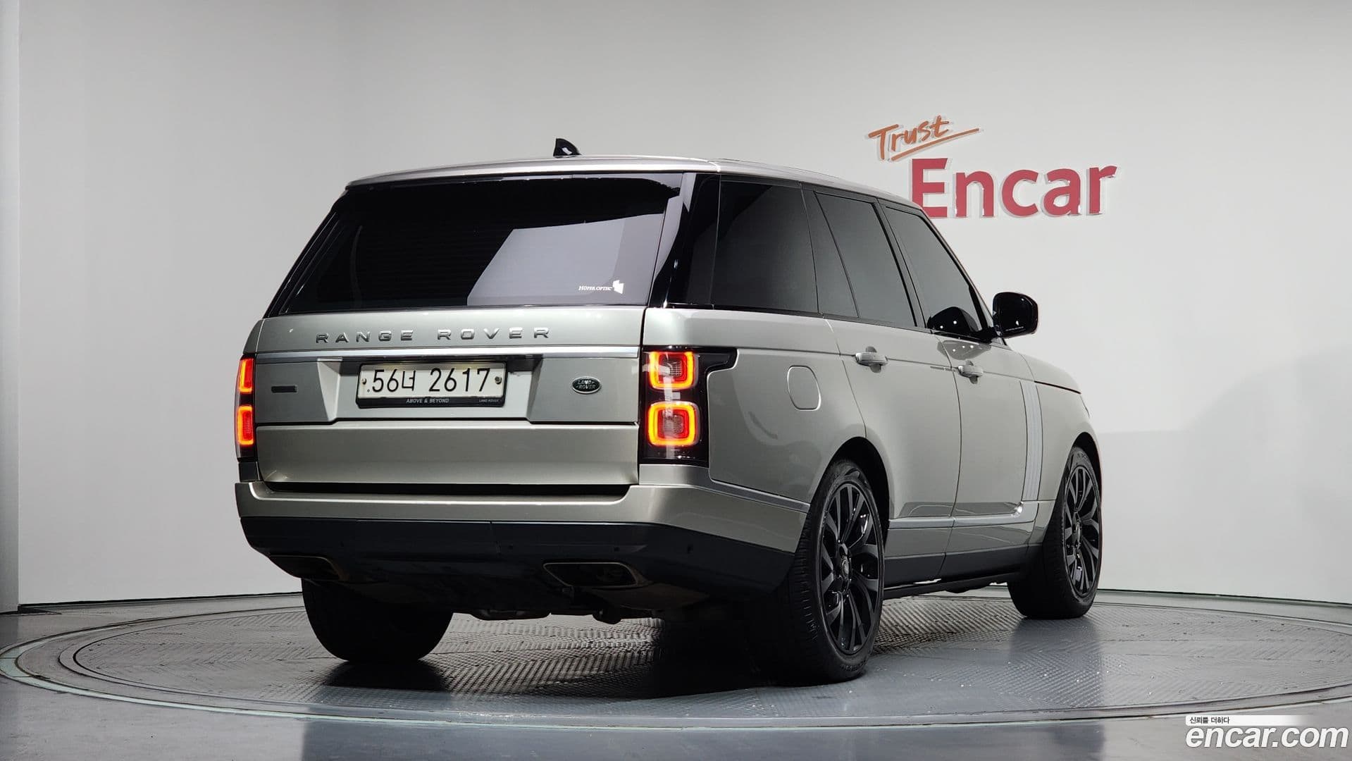 Main__Slider__Photo:Range Rover Land Rover 2018.9-1