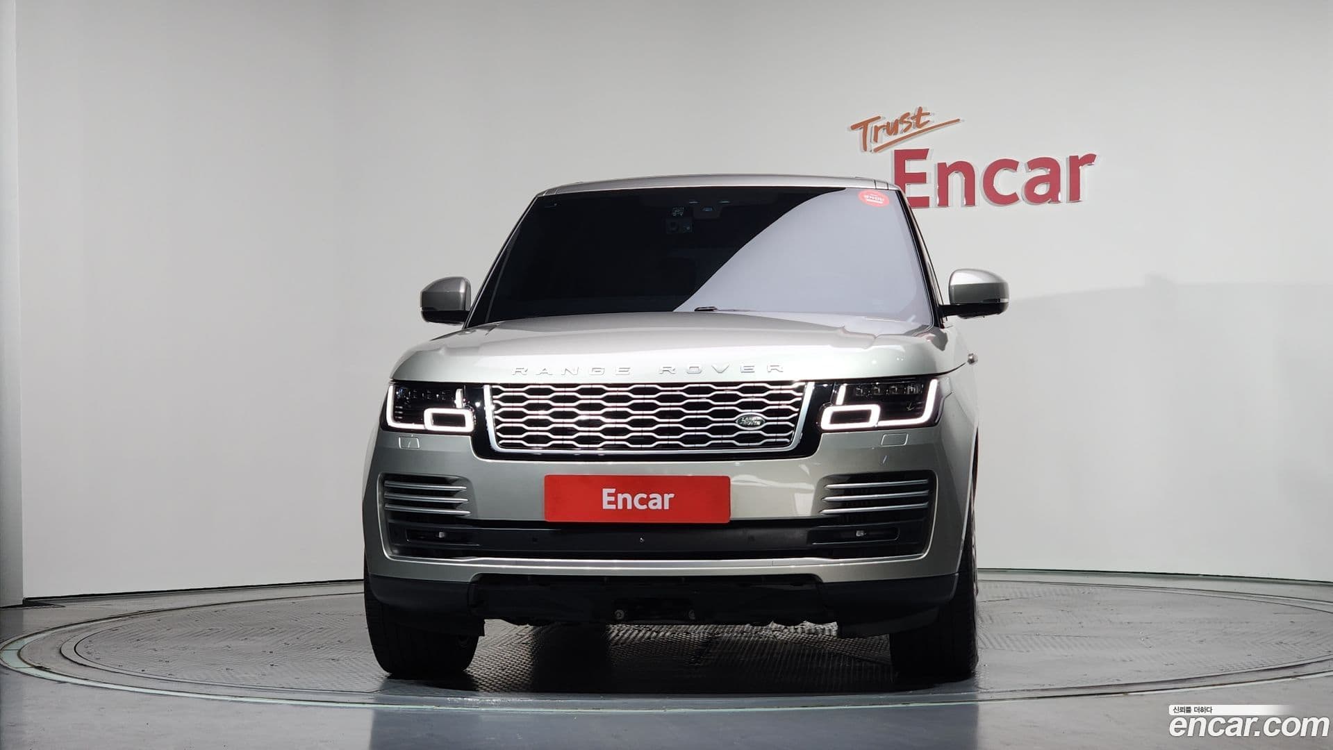 Main__Slider__Photo:Range Rover Land Rover 2018.9-2