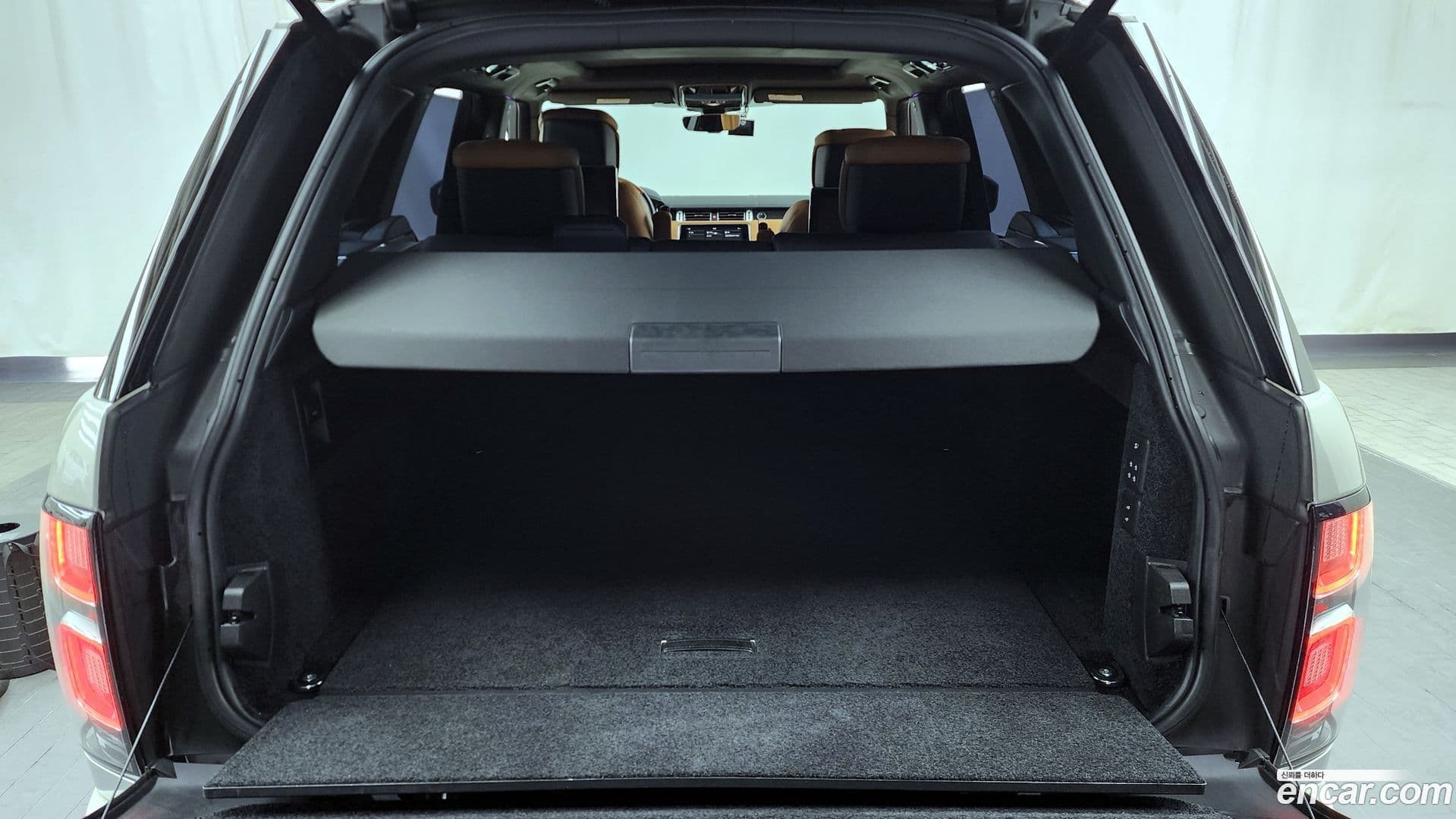 Main__Slider__Photo:Range Rover Land Rover 2018.9-19