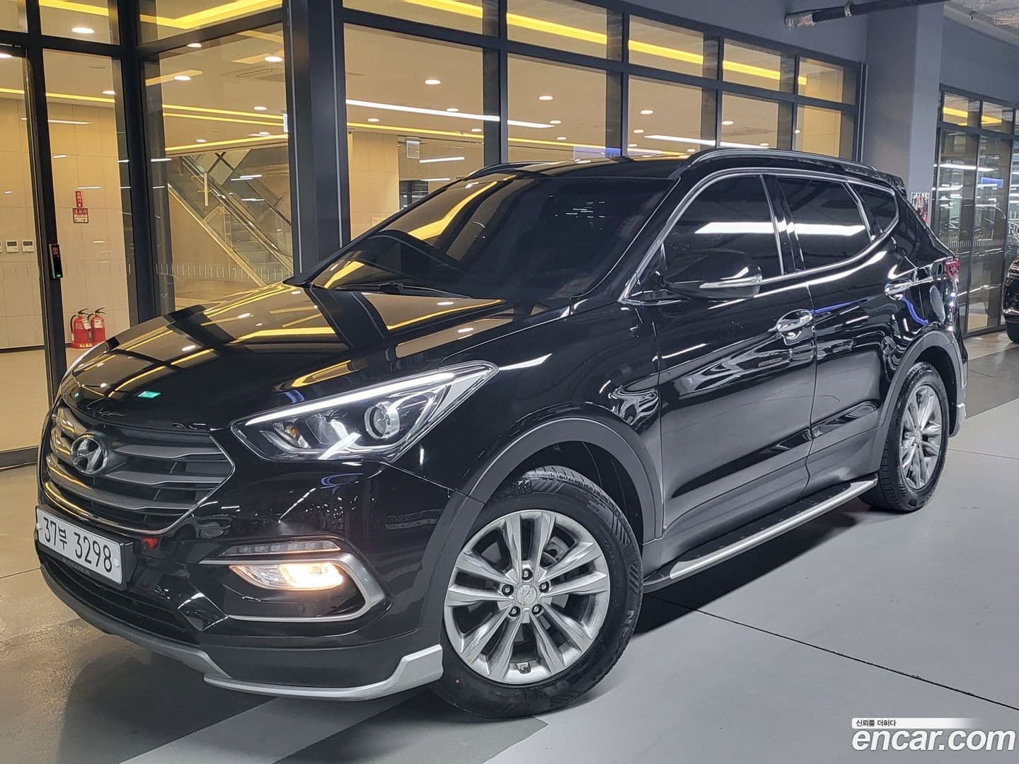 Main__Slider__Photo:Santafe Hyundai 2017.4-0