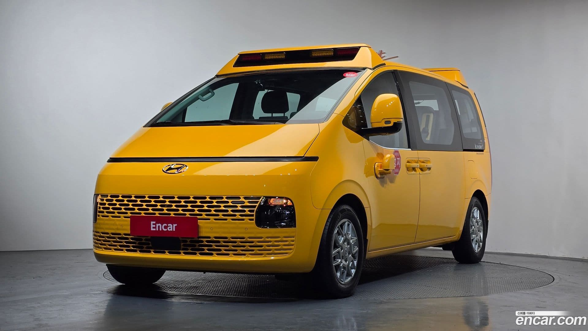 Main__Slider__Photo:Staria Hyundai 2023.11-0