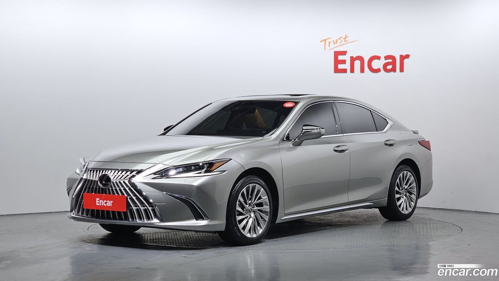 Main__Slider__Photo:ES Lexus 2025.0-0