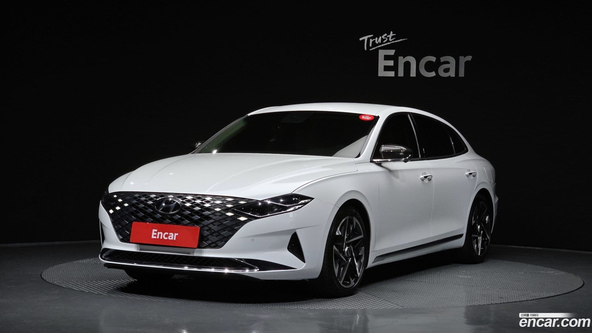 Main__Slider__Photo:Grandeur Hyundai 2021.7-0