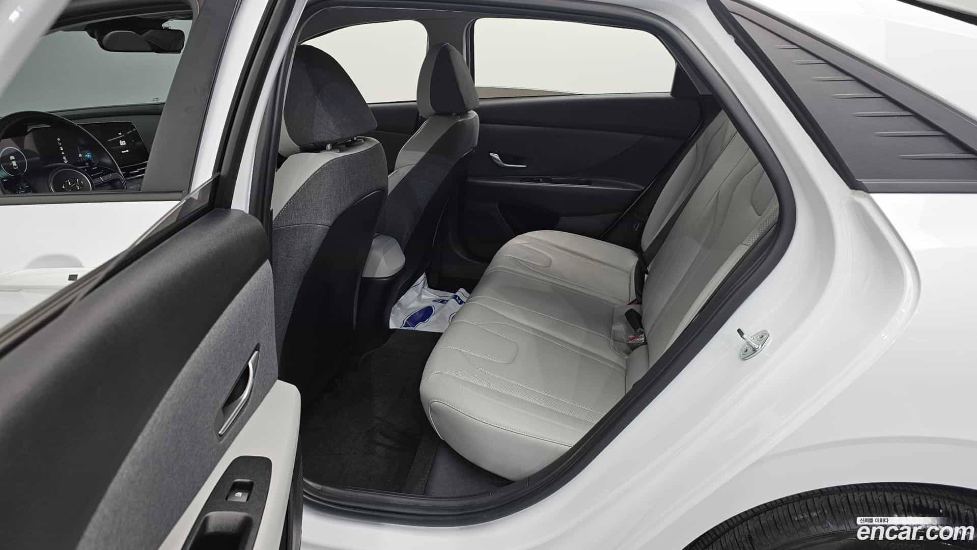AVANTE Hyundai 2022.0-OPTION-015
