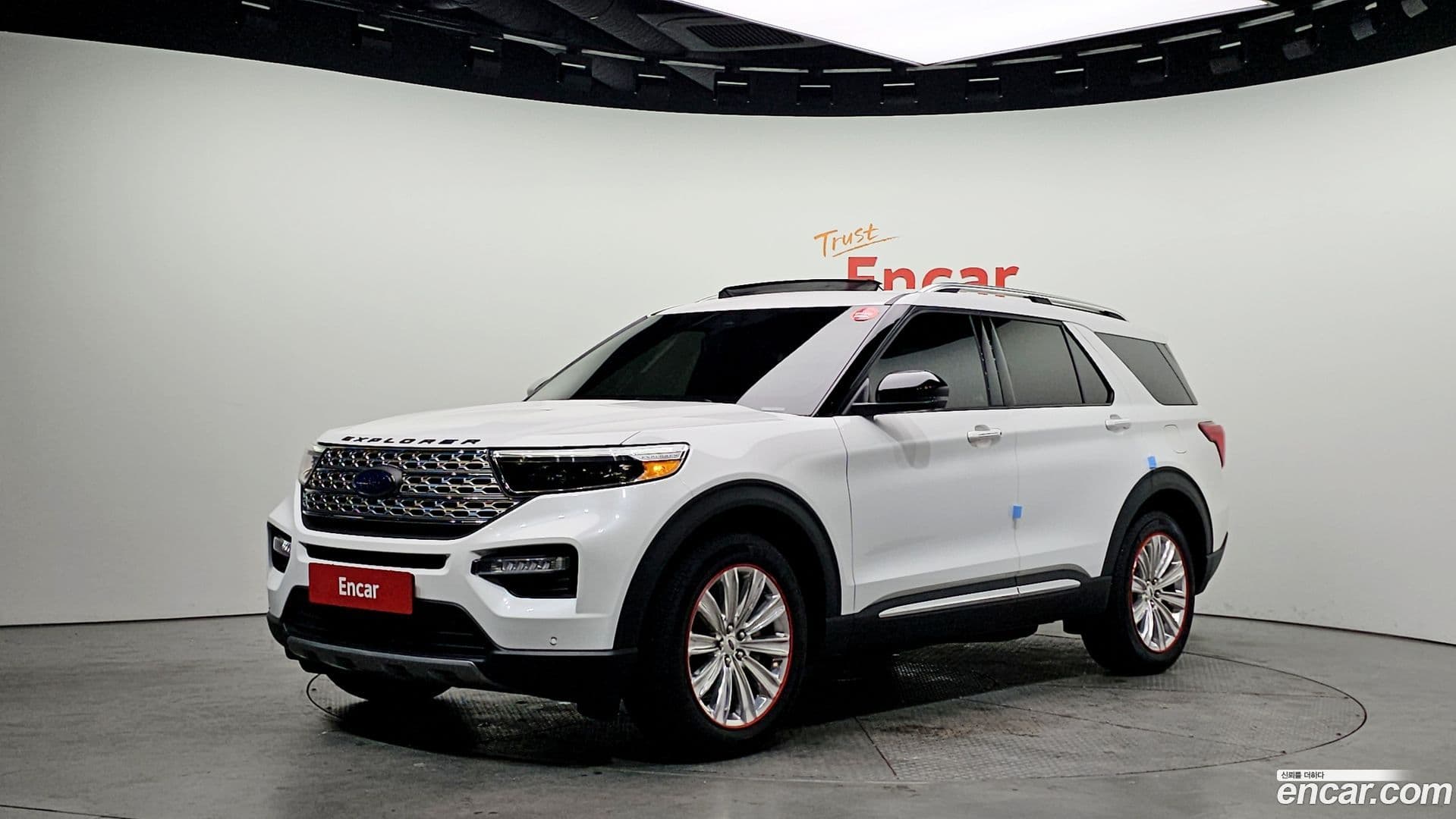 Main__Slider__Photo:Explorer Ford 2019.11-0