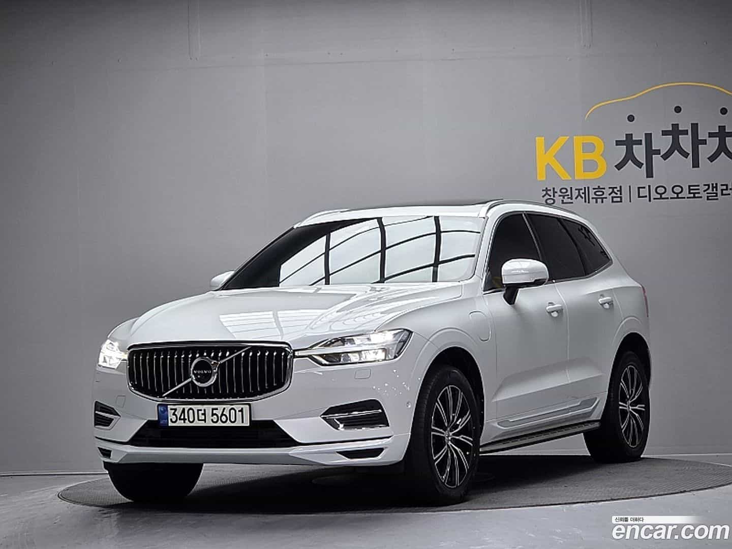 XC60 Volvo 2021.1-OUTER-001