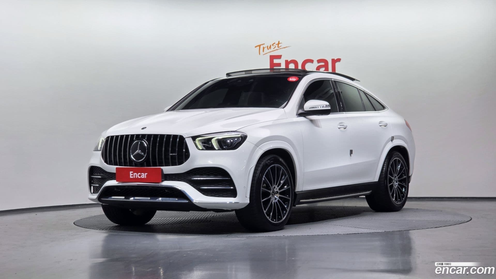 Main__Slider__Photo:GLE-Class Mercedes-Benz 2021.6-0