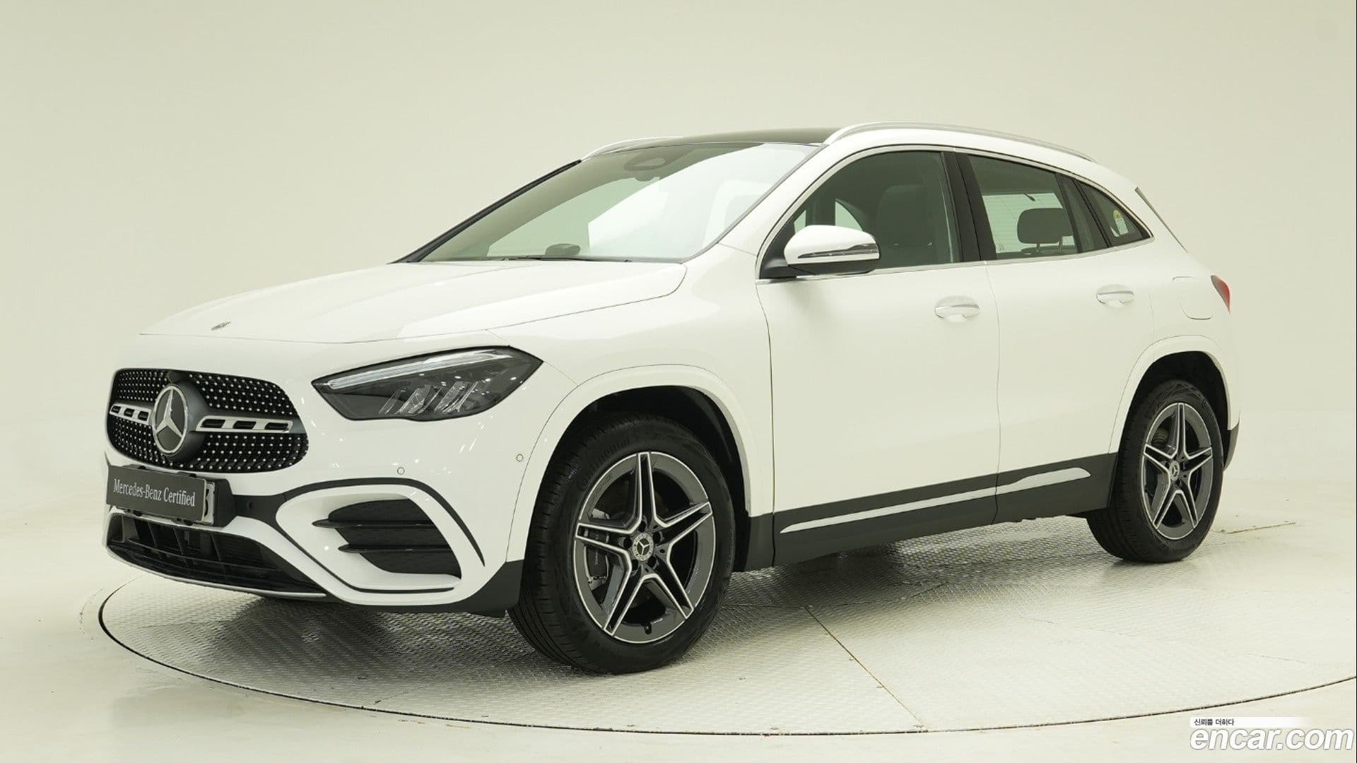 Main__Slider__Photo:GLA-Class Mercedes-Benz 2025.7-0