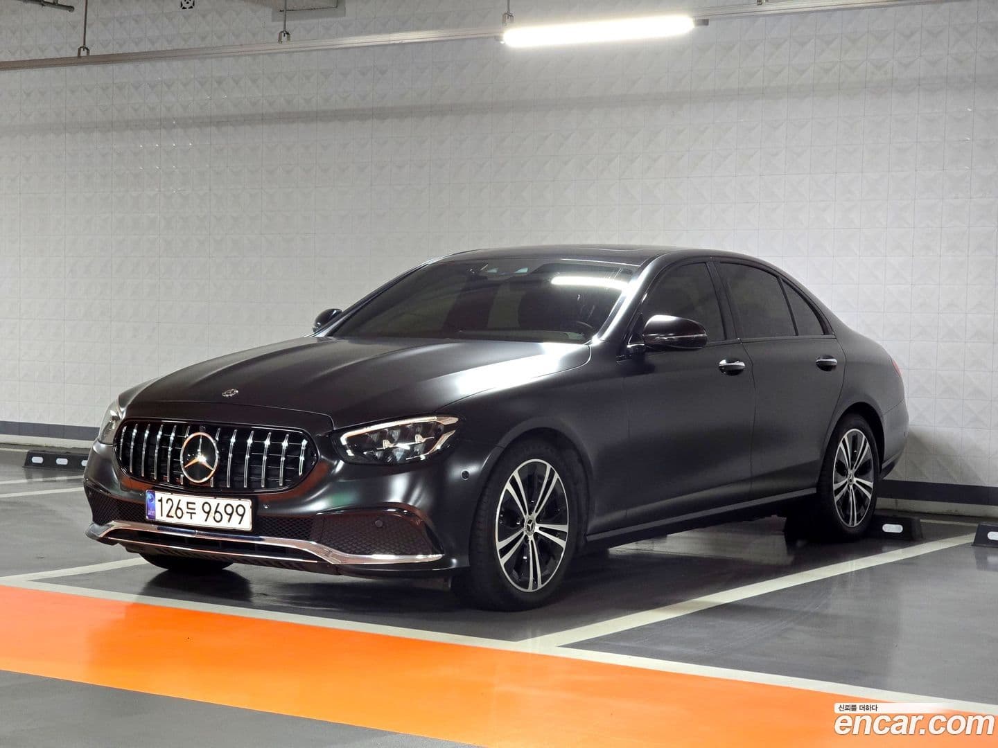 Main__Slider__Photo:E-Class Mercedes-Benz 2021.2-0