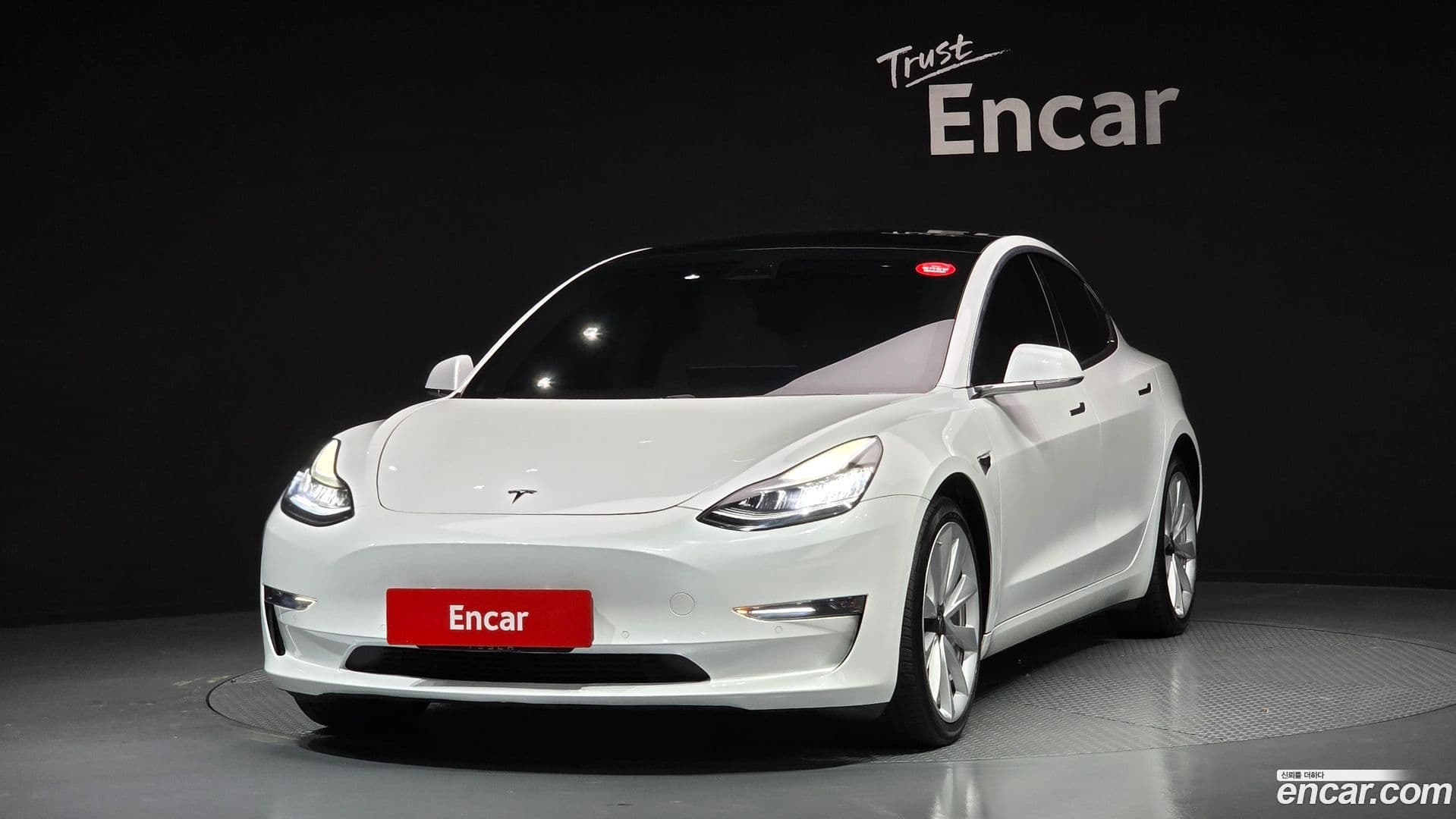 Main__Slider__Photo:Model 3 Tesla 2020.5-0